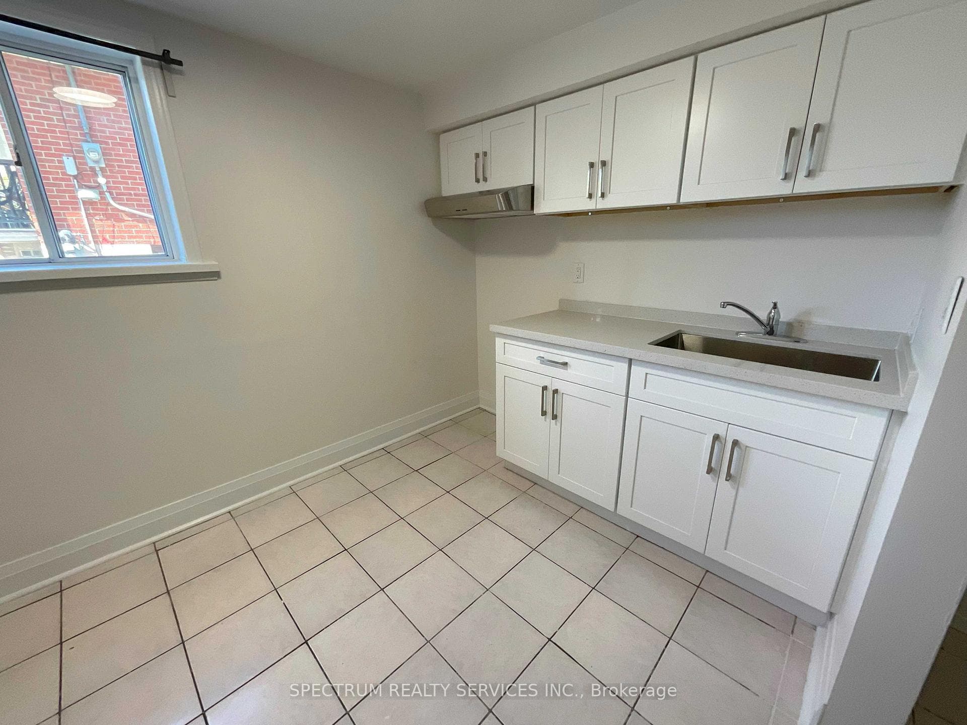 10 Westcliffe Road Unit Lower photo 6
