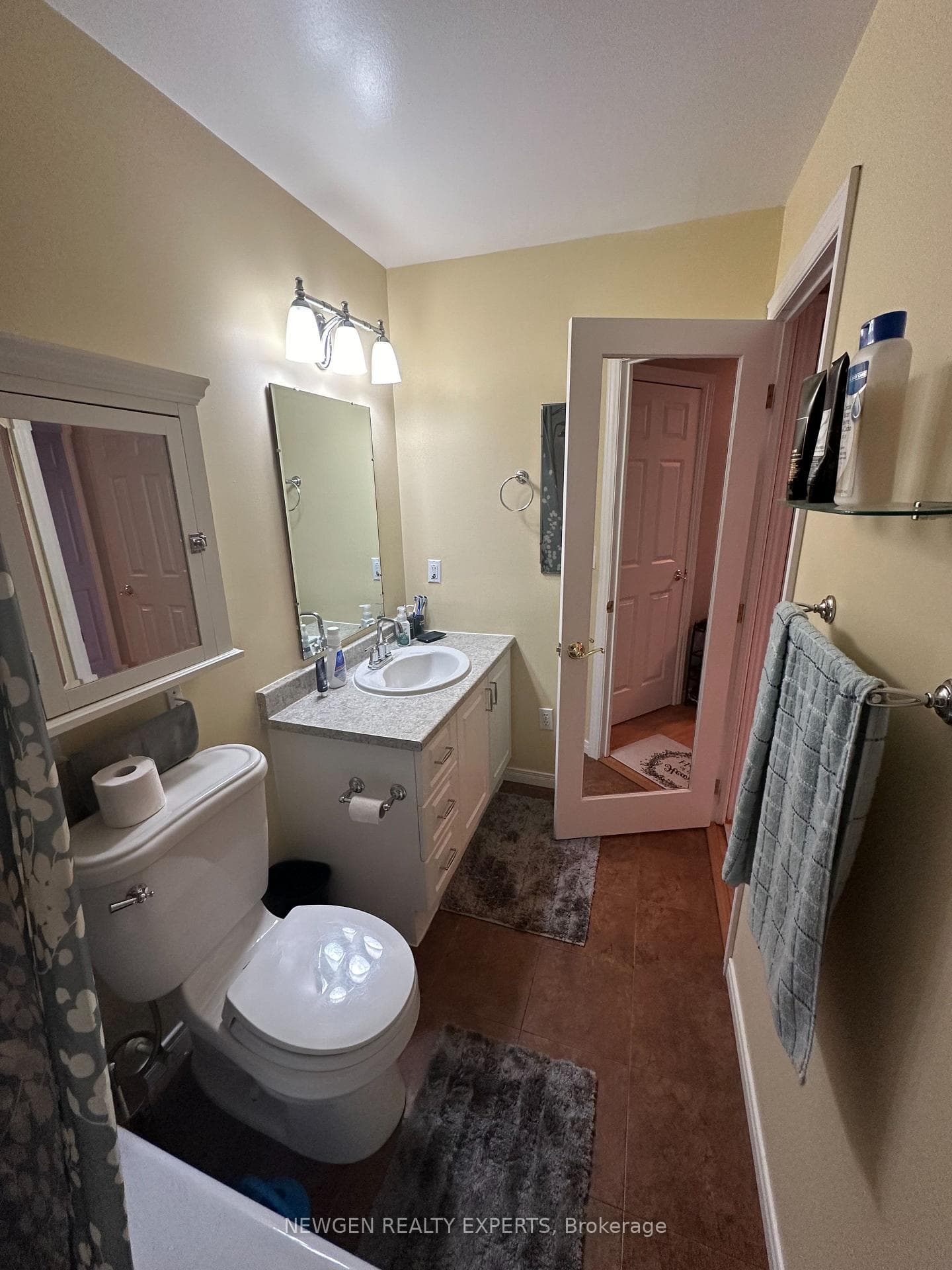 334 Queen Mary Road Unit 112 photo 11
