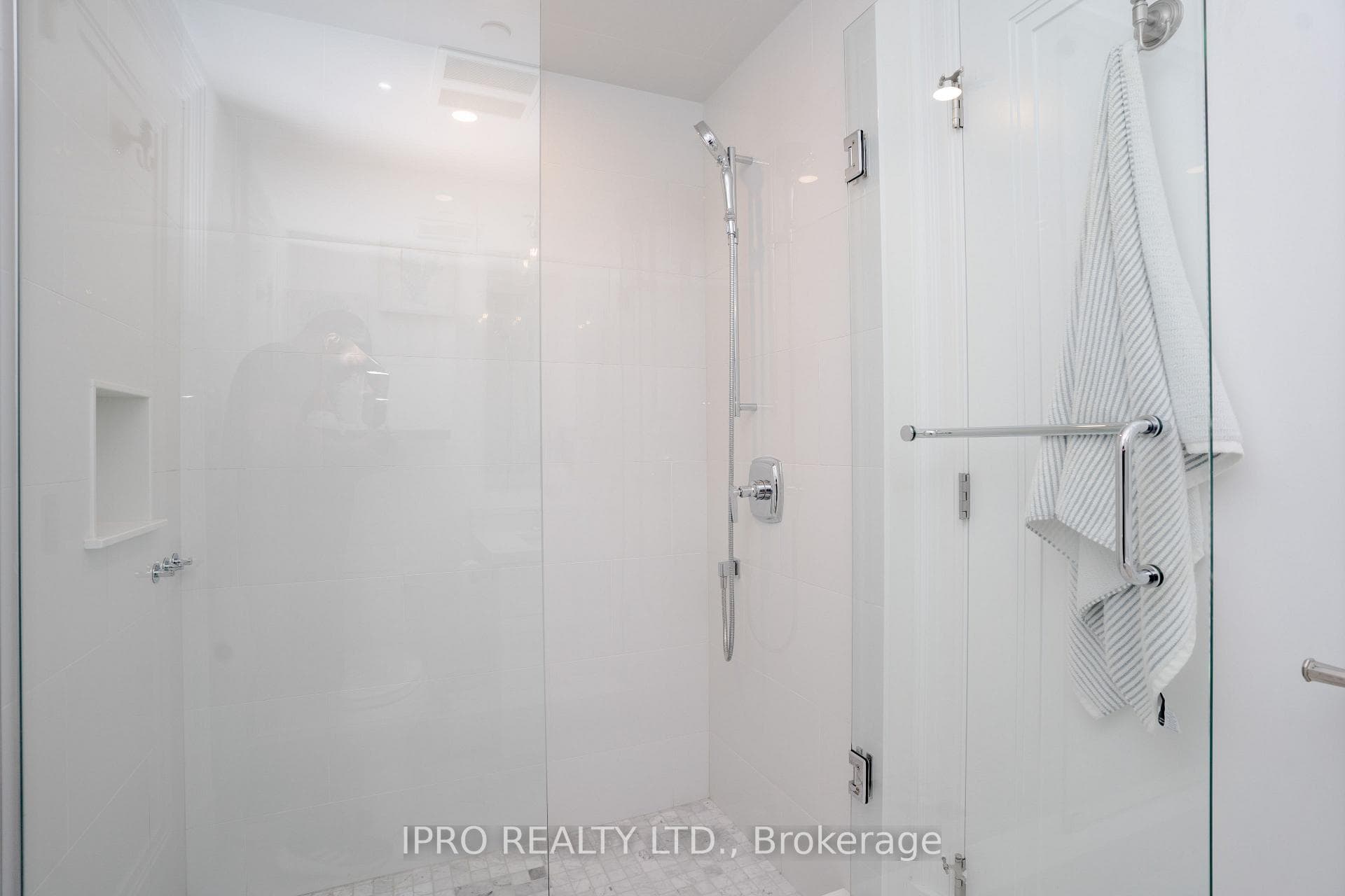 2060 LAKESHORE Road Unit 505 photo 15