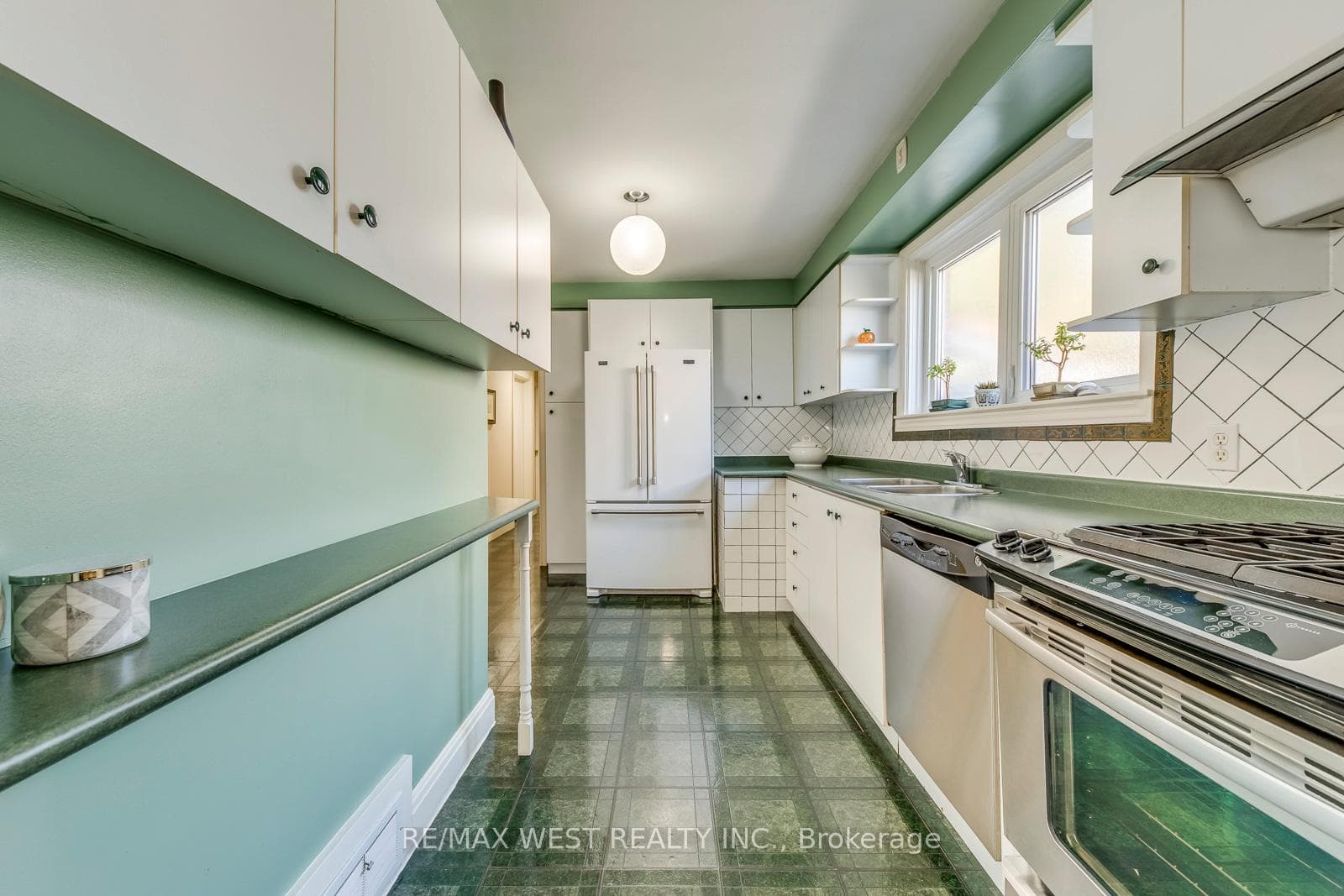 66 Prince Charles Drive photo 5