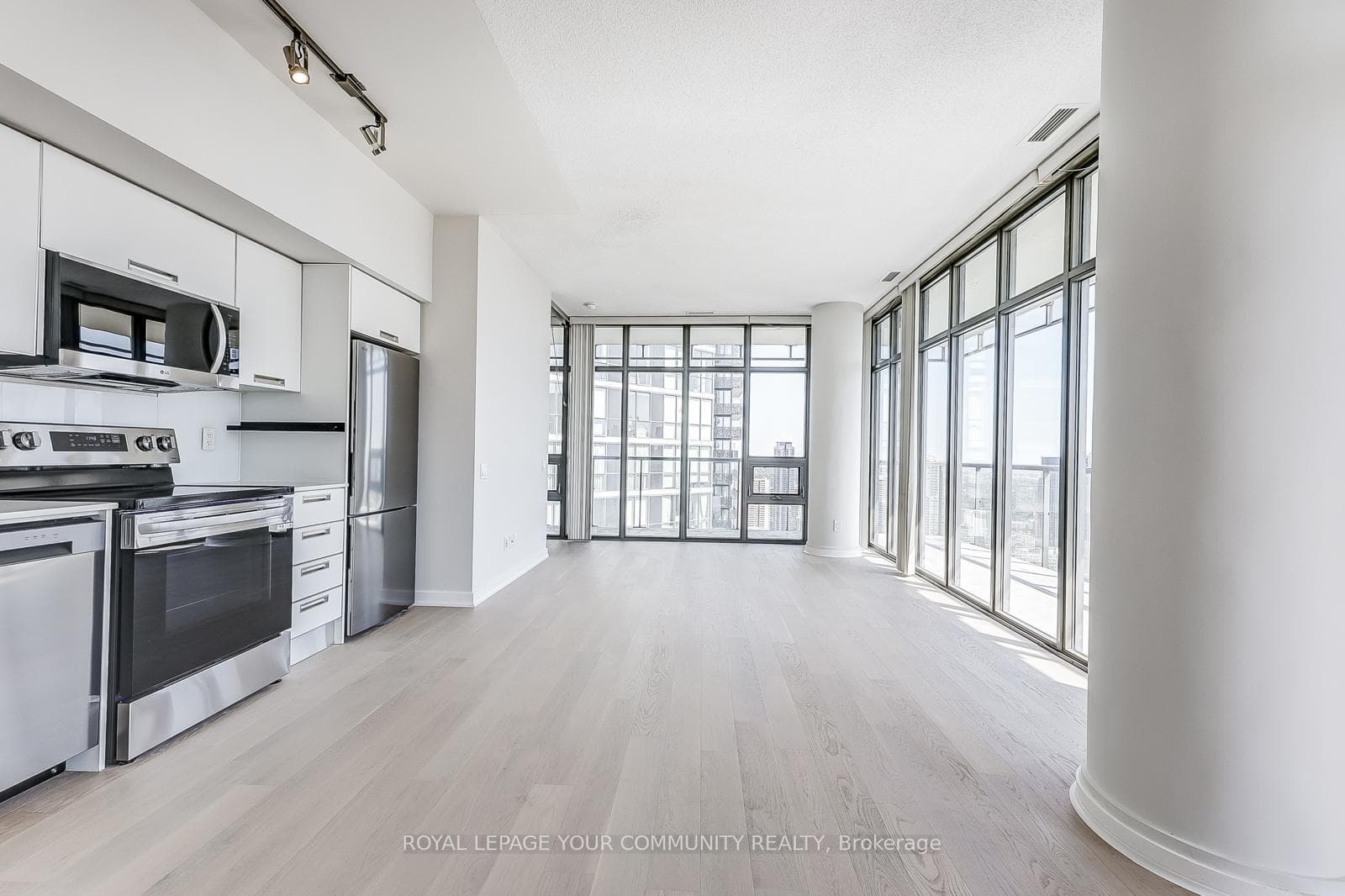 33 Charles Street Unit 3703 photo 6