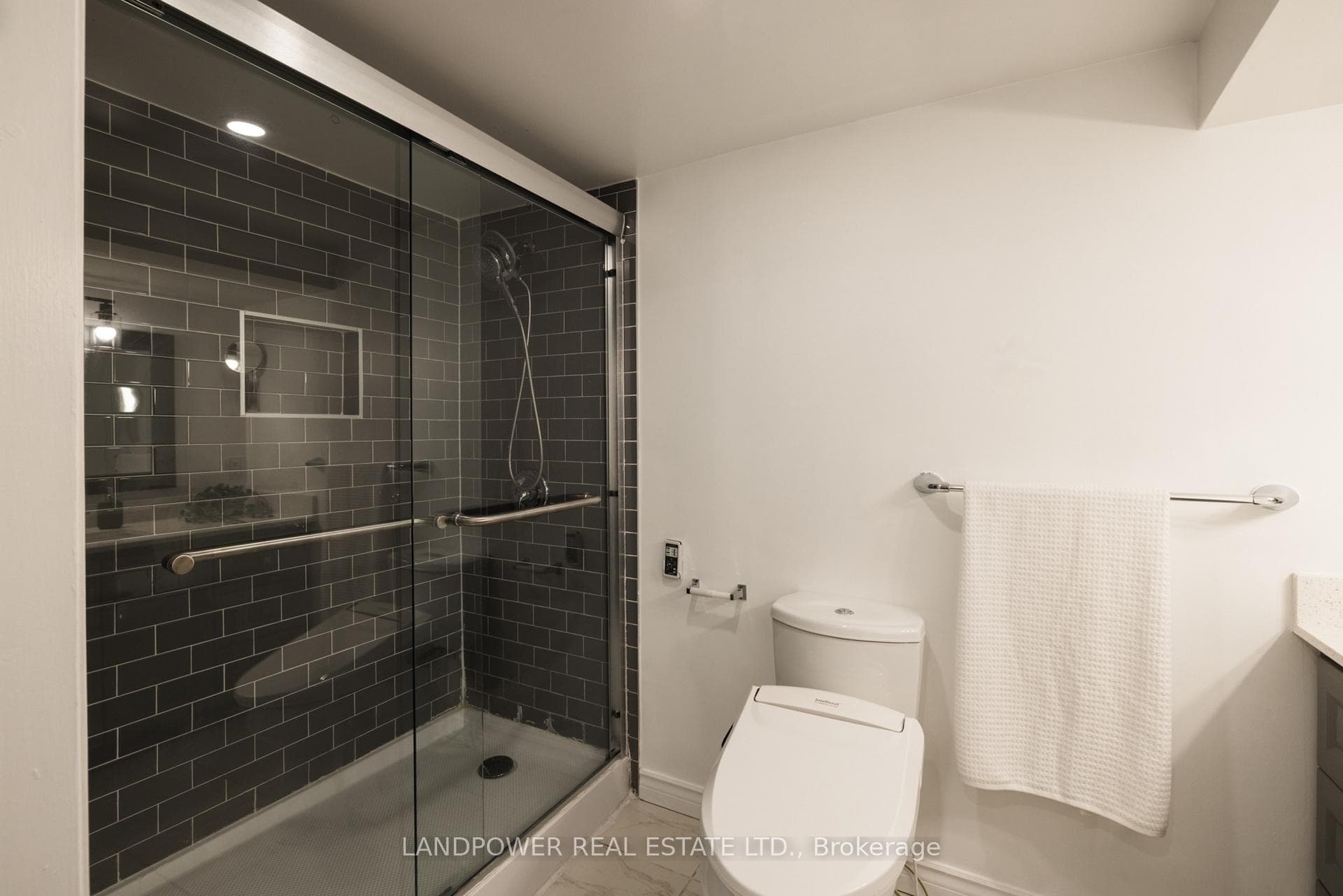 76 Parkway Avenue photo 34