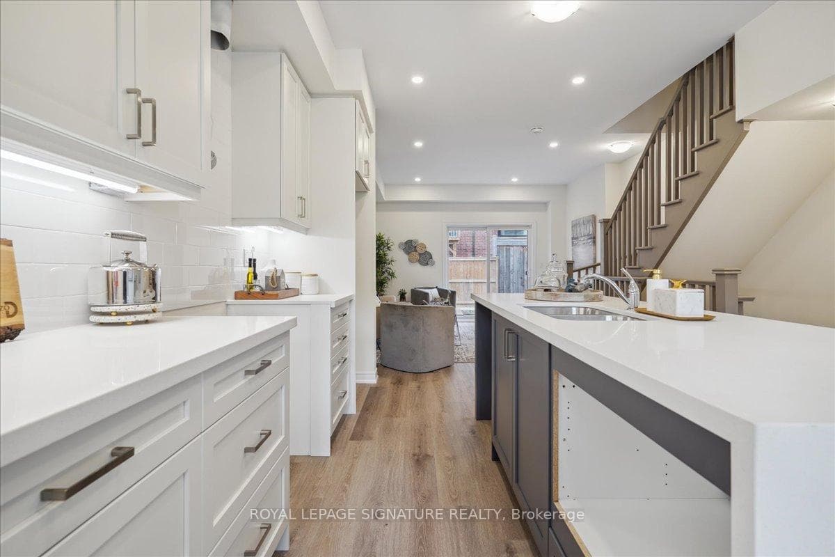 527 Shaver Road Unit 16 photo 17