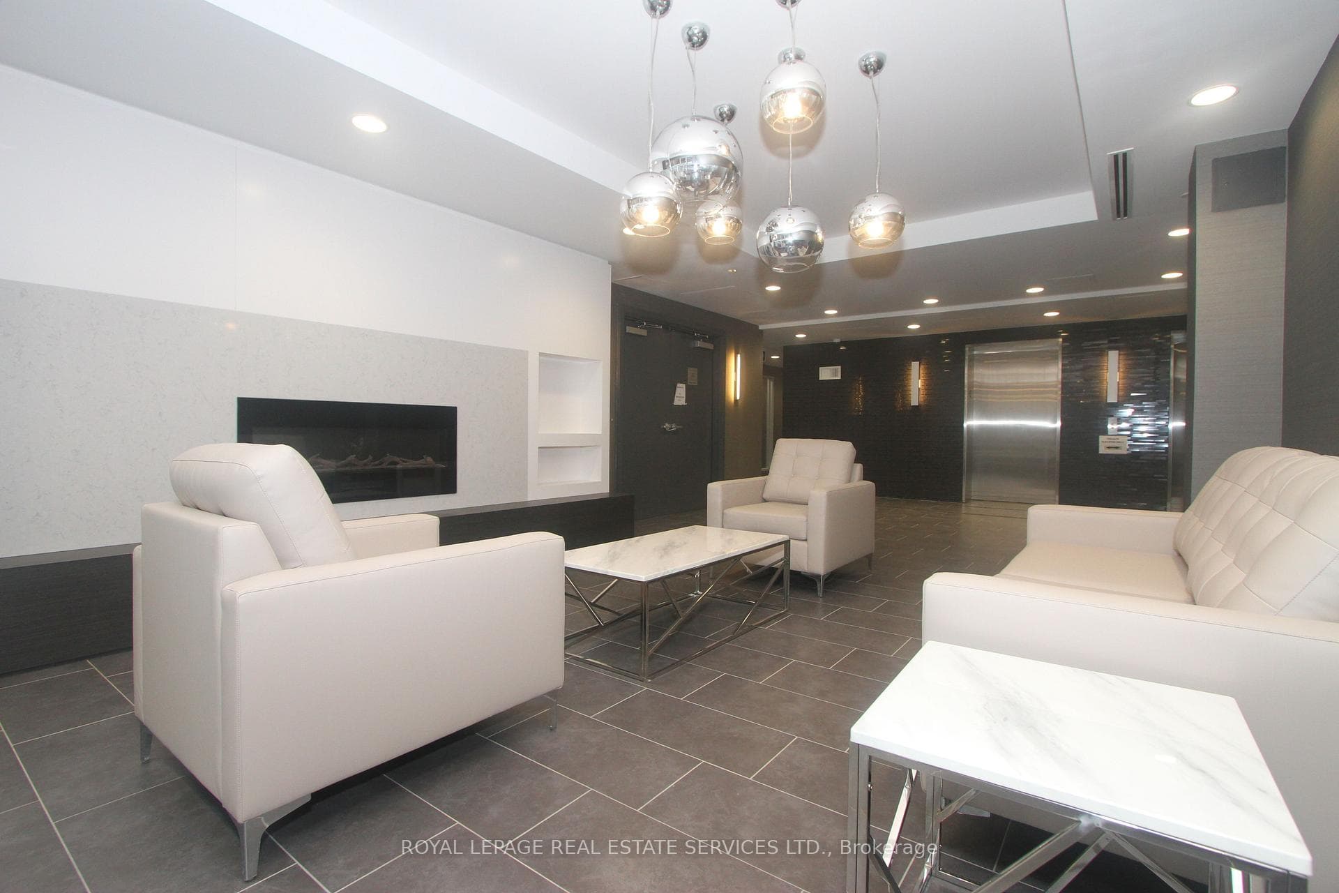 561 Sherbourne Street Unit 2402 photo 17
