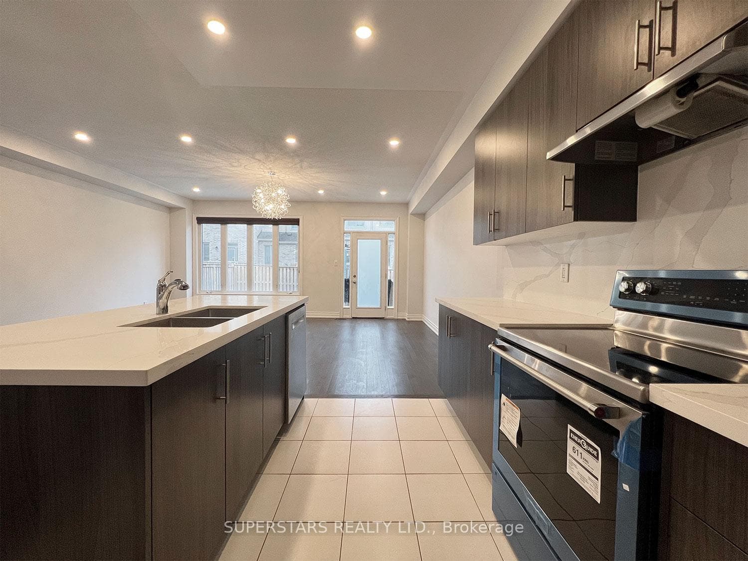 17 Briarfield Avenue Unit Main photo 4