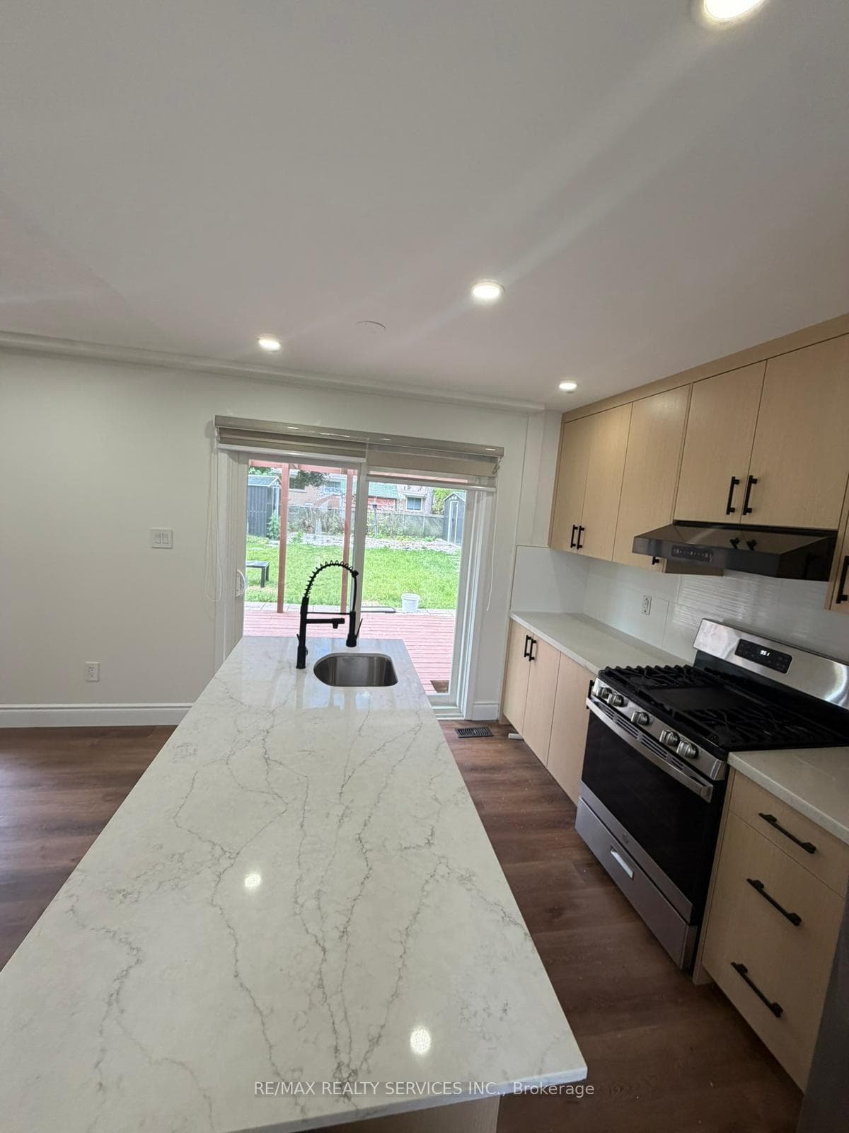 46 Staveley Crescent photo 7