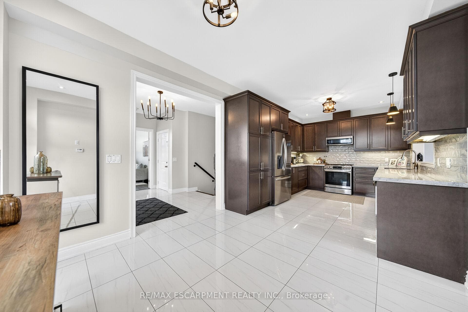 140 Robertson Road photo 9