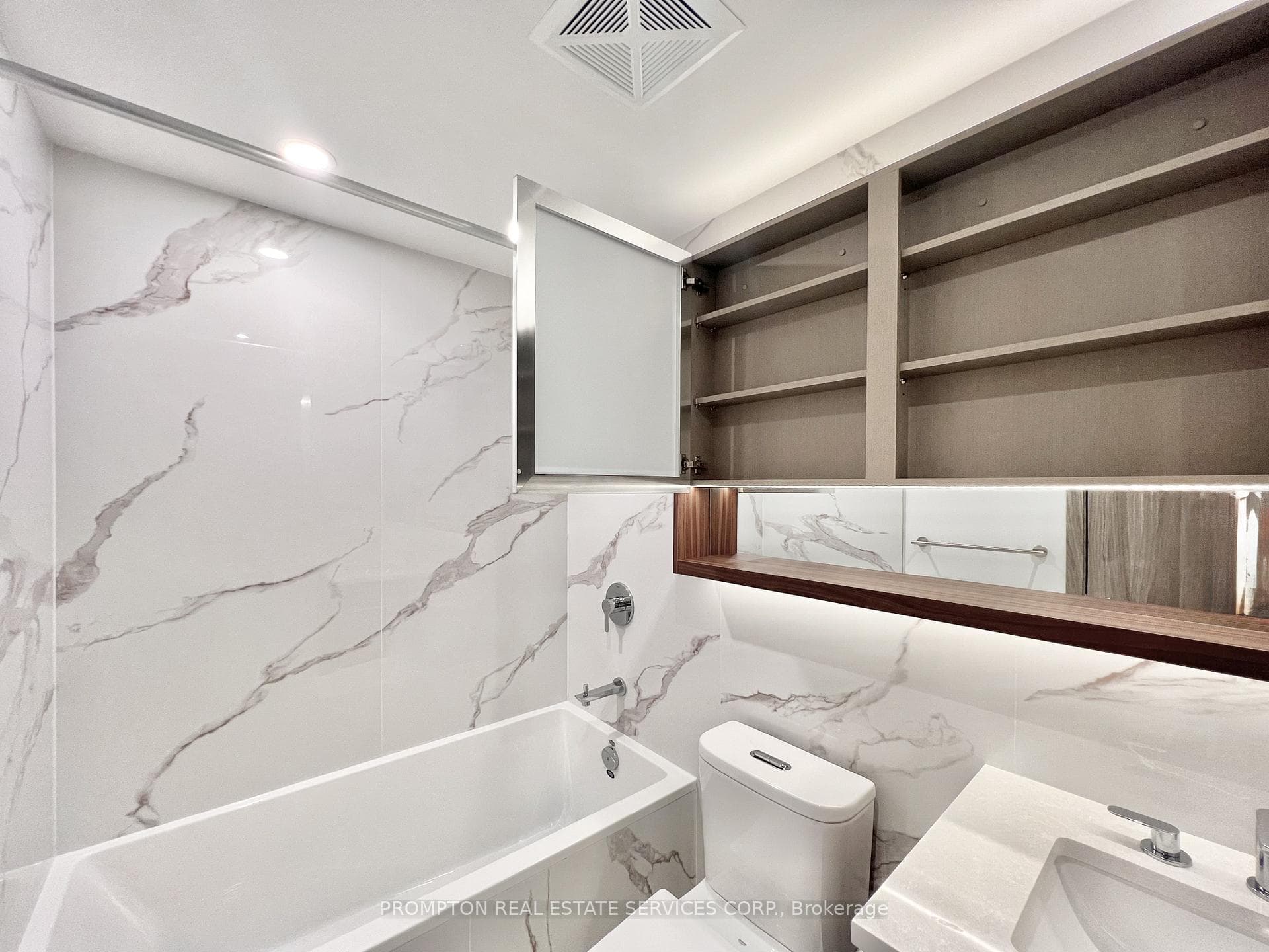 68 Esther Shiner Boulevard Unit 2016 photo 16