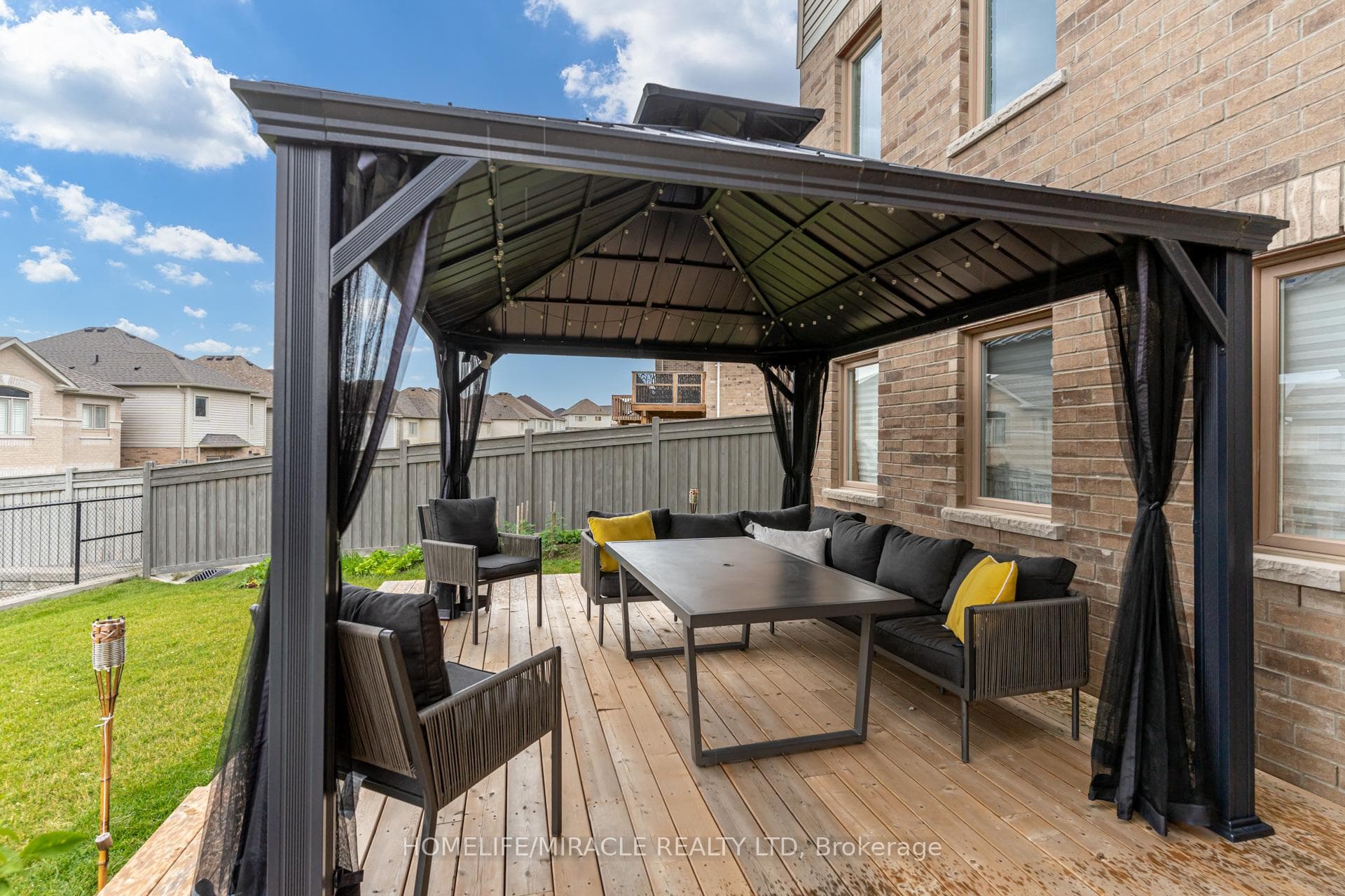 30 Atkinson Crescent photo 37