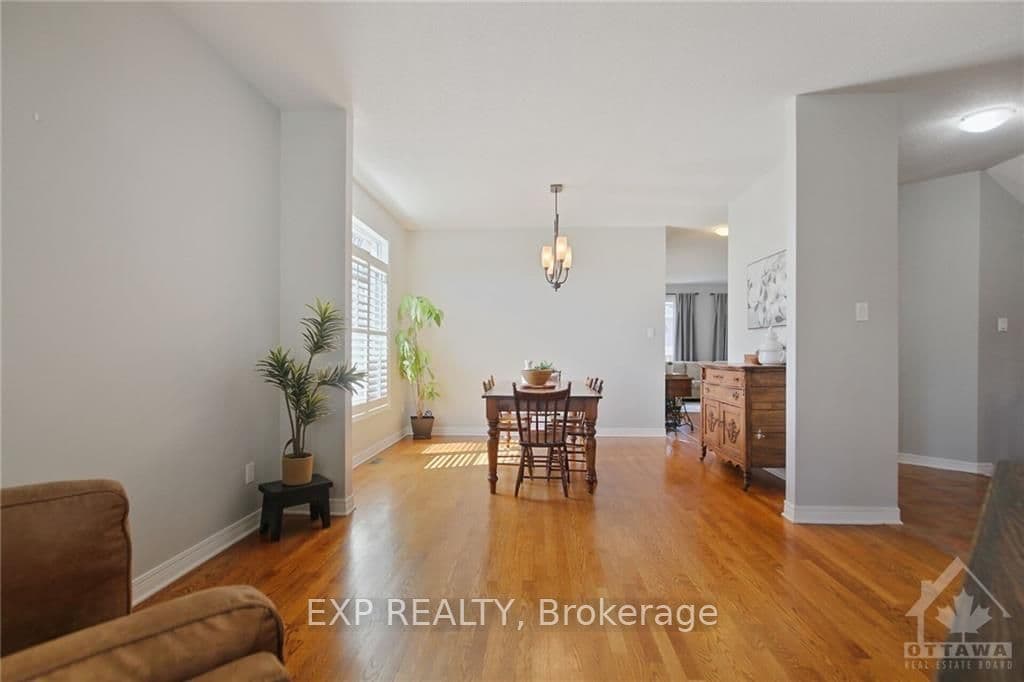 35 UPMINSTER Way photo 5
