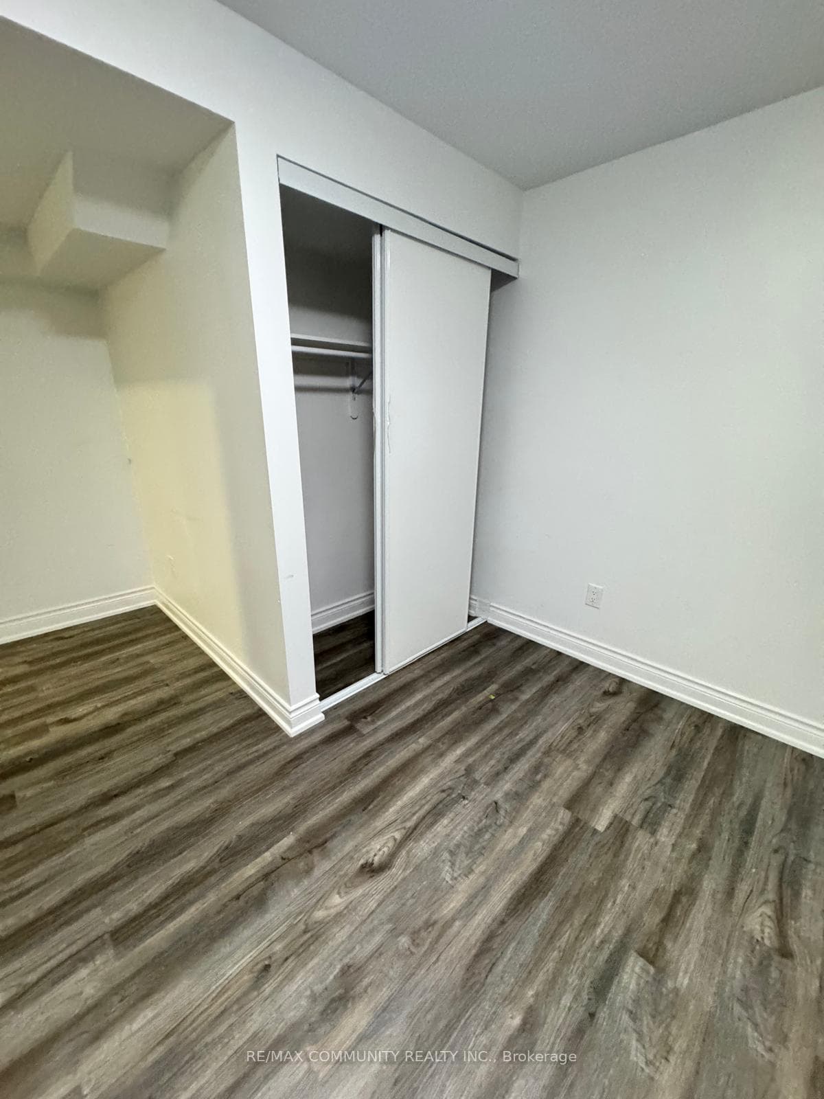 933 Red Deer Avenue photo 12