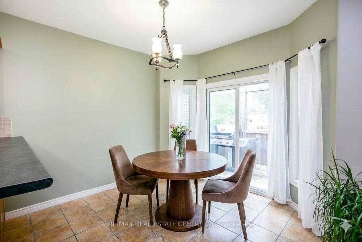103 Armeda Clow Crescent photo 5