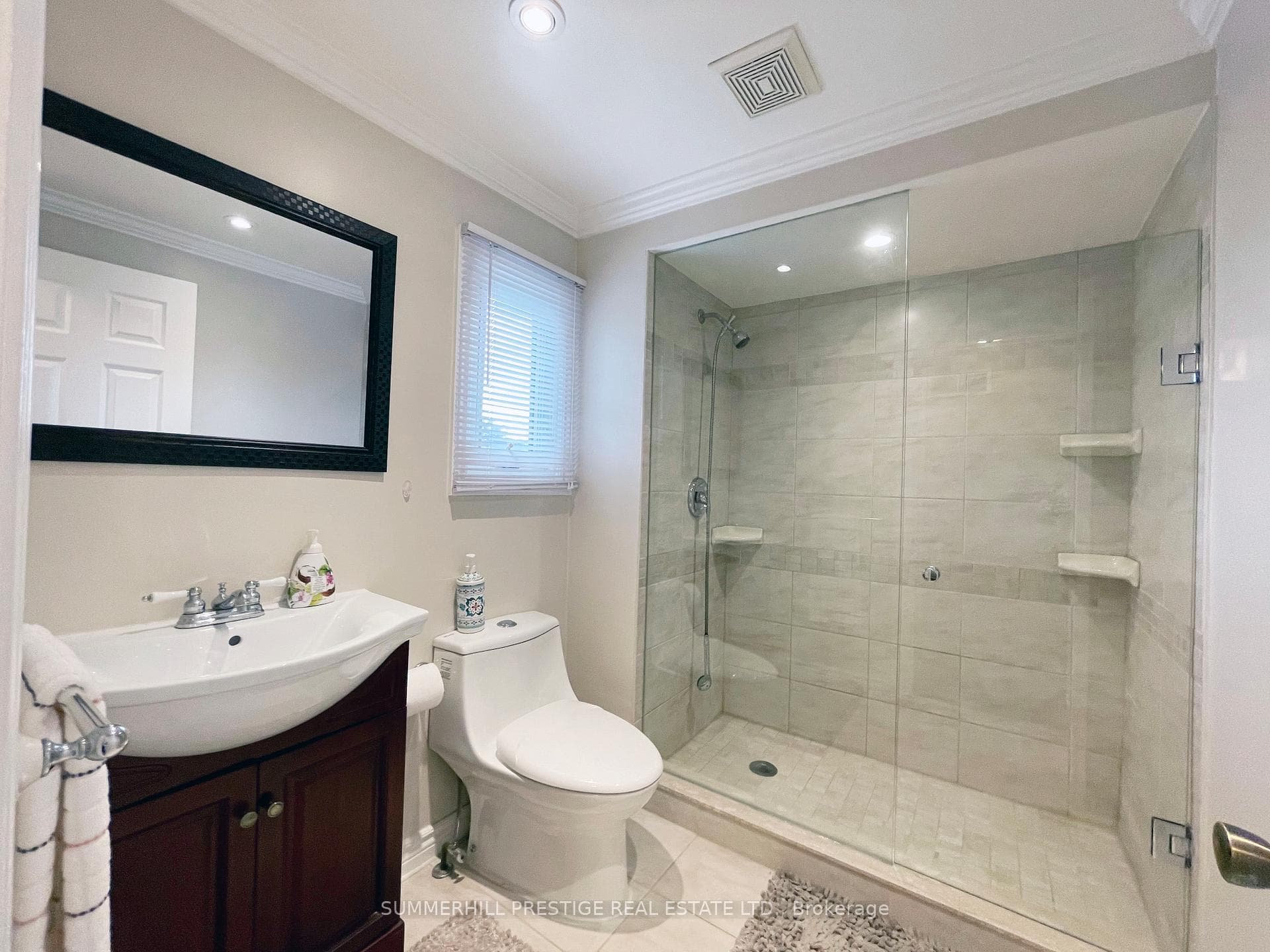 6 Gurr Crescent photo 25