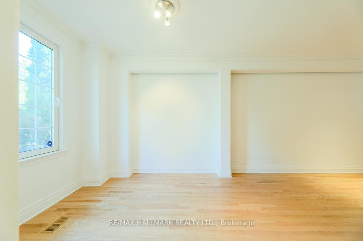 101 Pears Avenue photo 6
