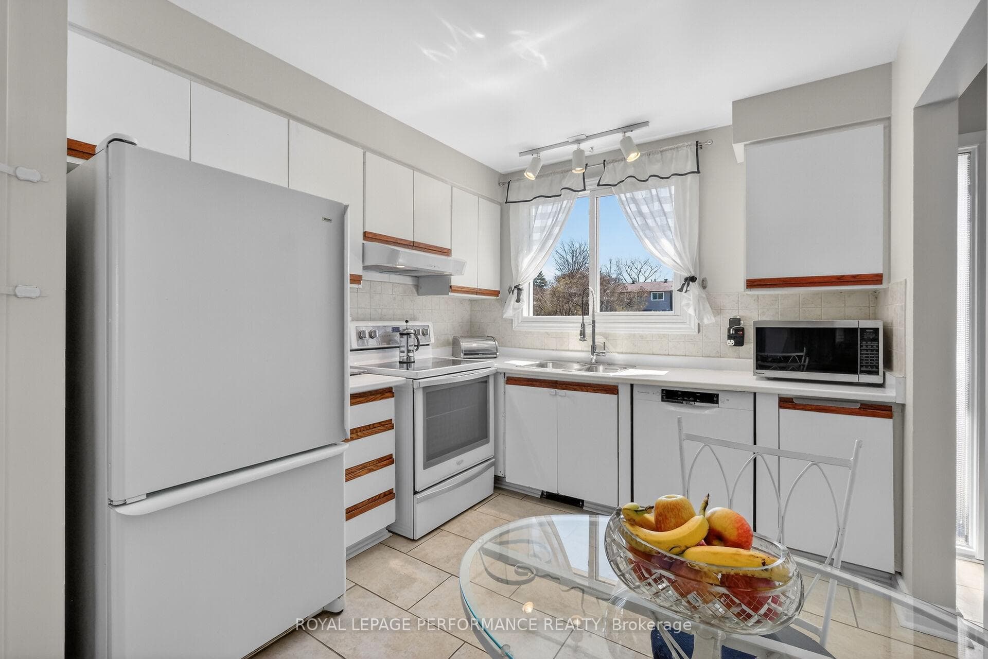 Bright and sunny with this large window!