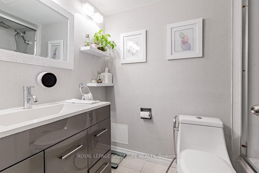 MAIN BATHROOM