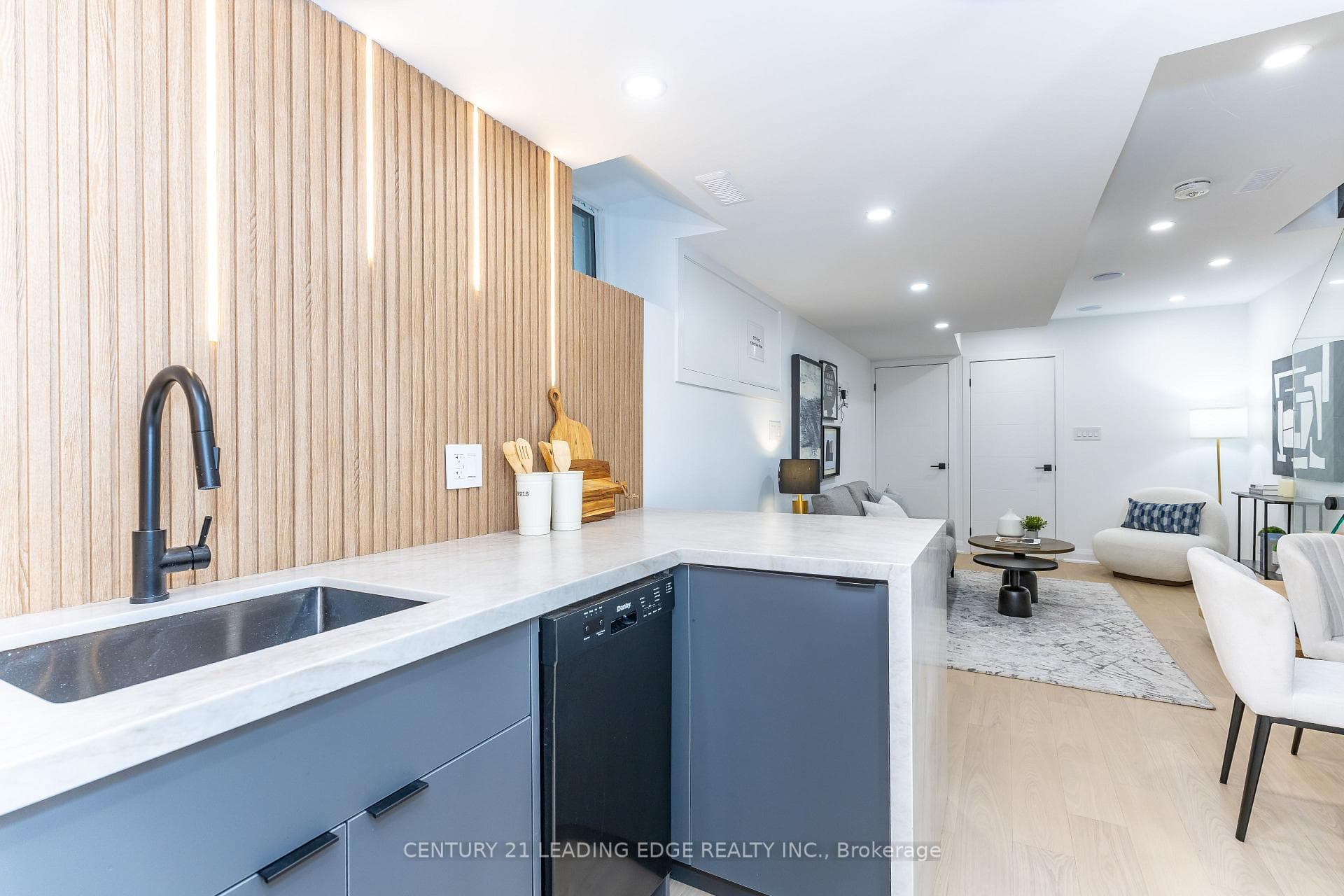 12 Marigold Avenue photo 30
