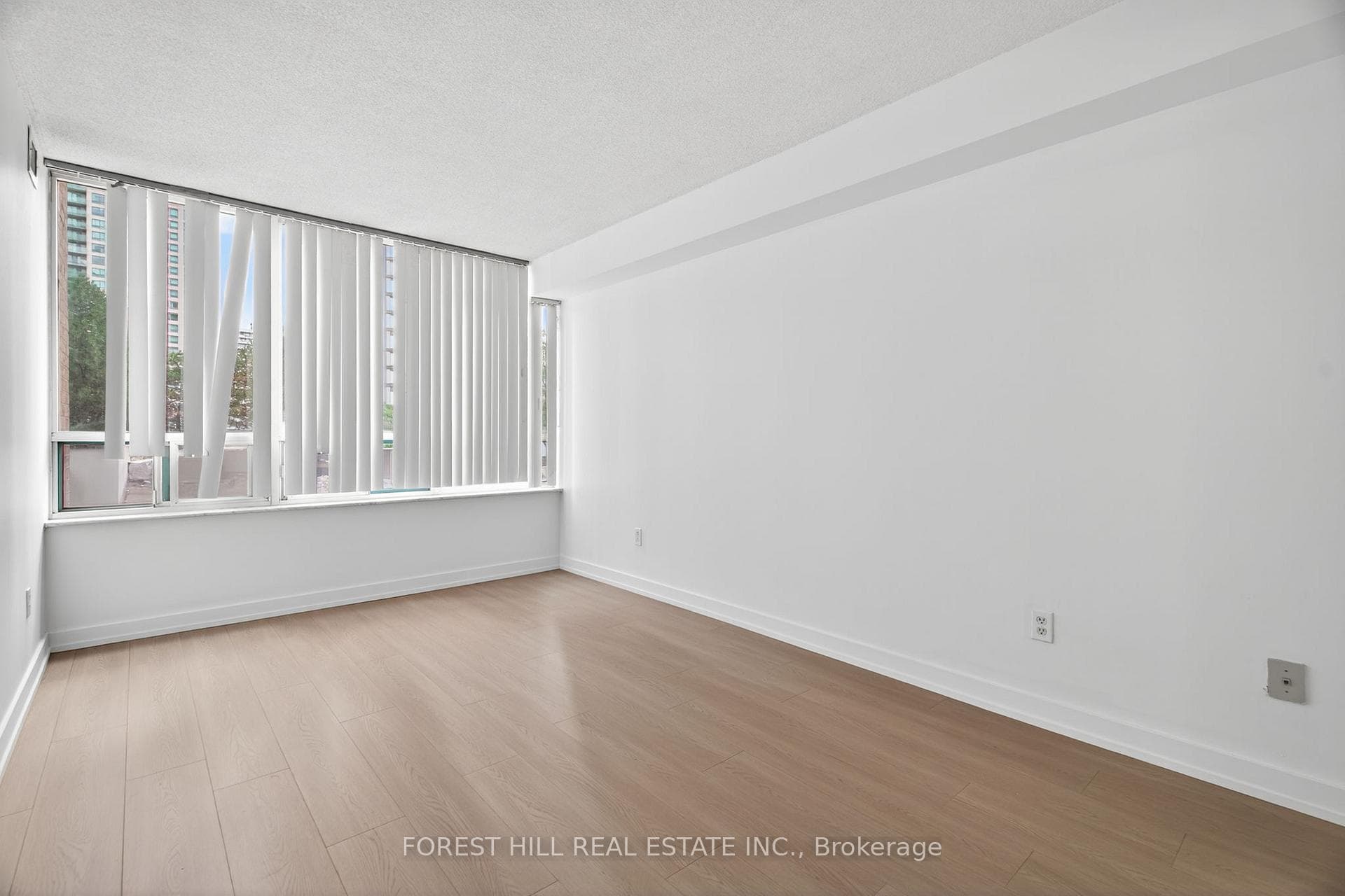 285 Enfield Place Unit 210 photo 9