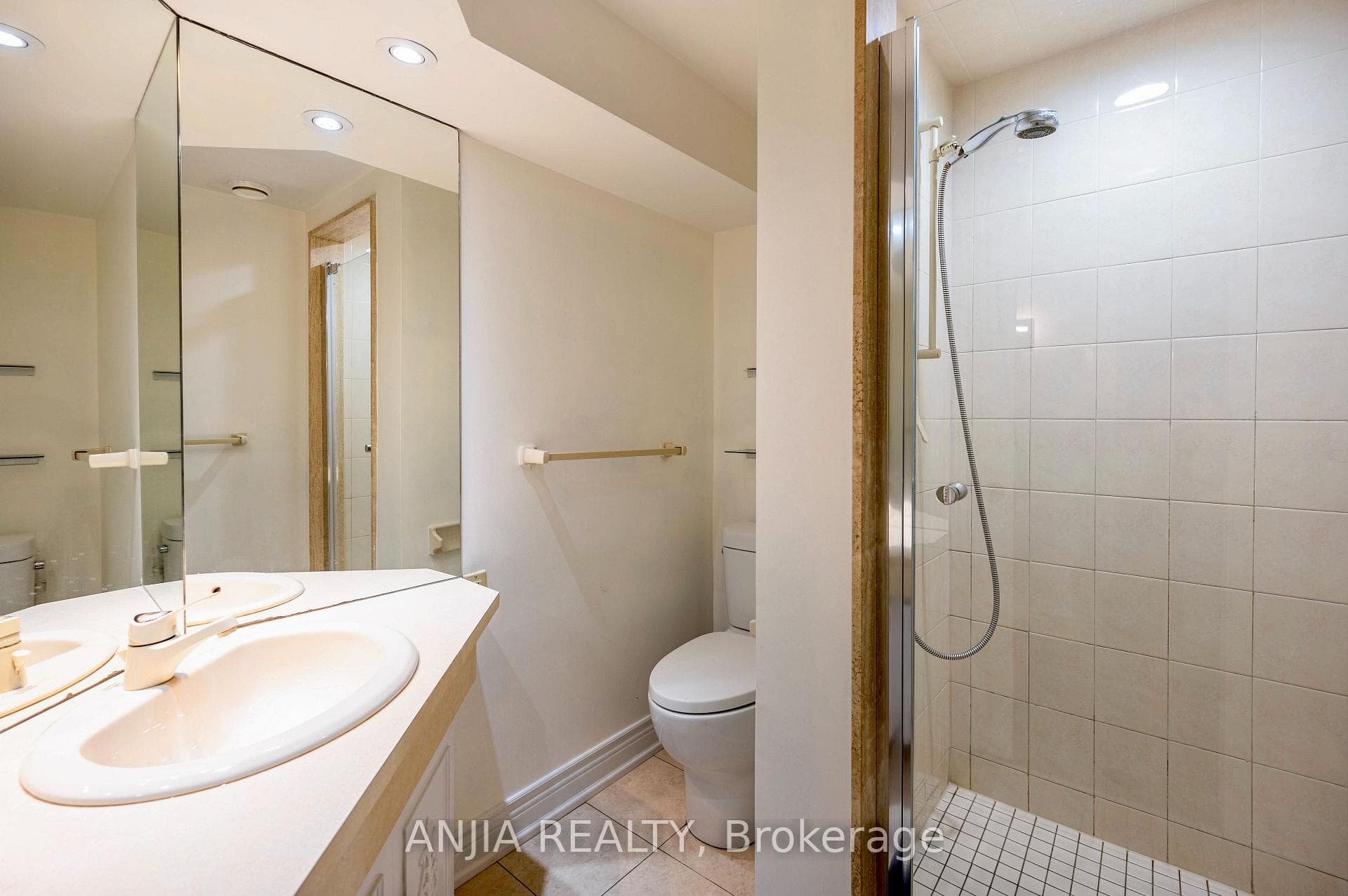 40 Windridge Drive photo 35