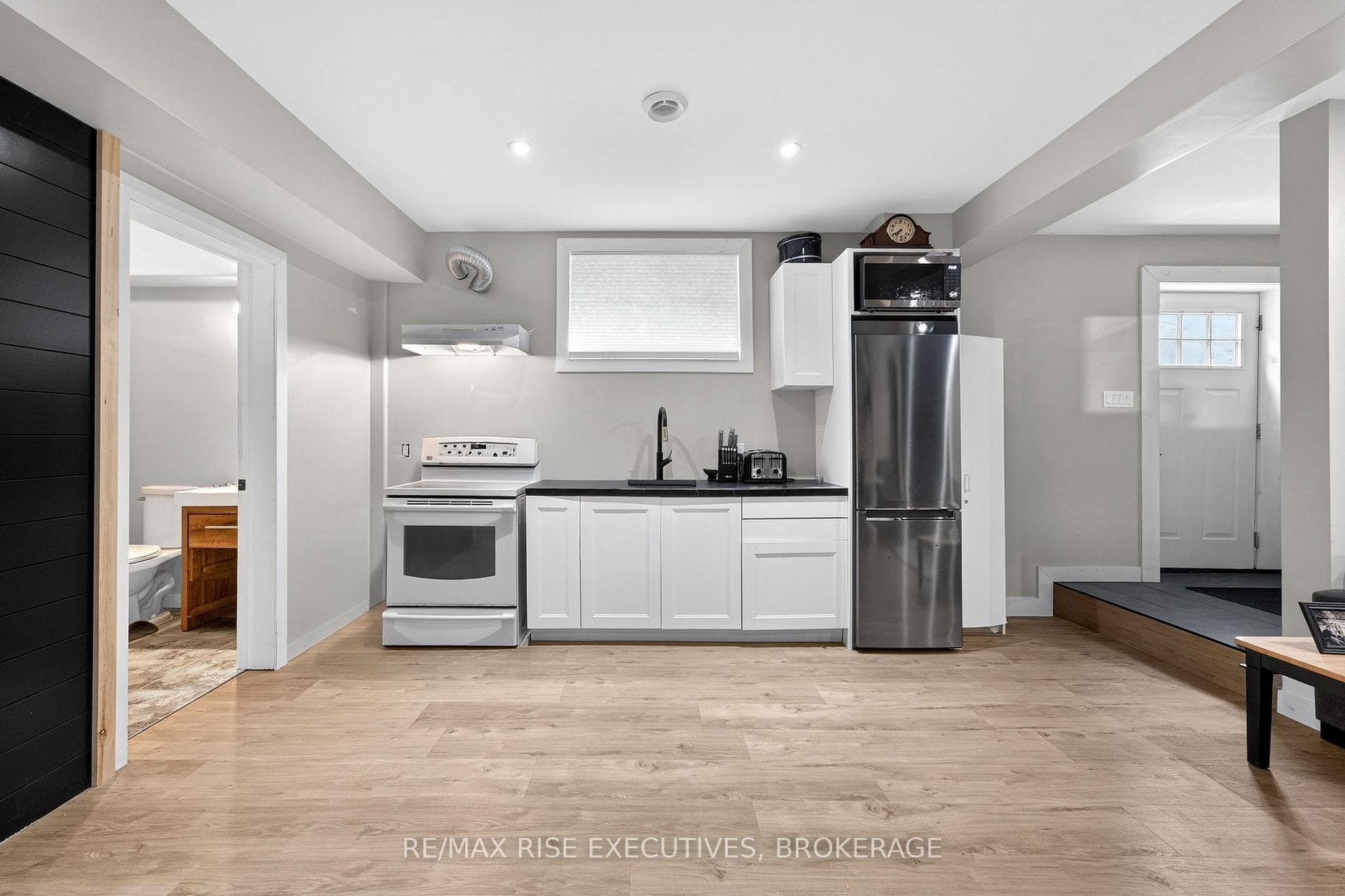 700 Stonehenge Street photo 35