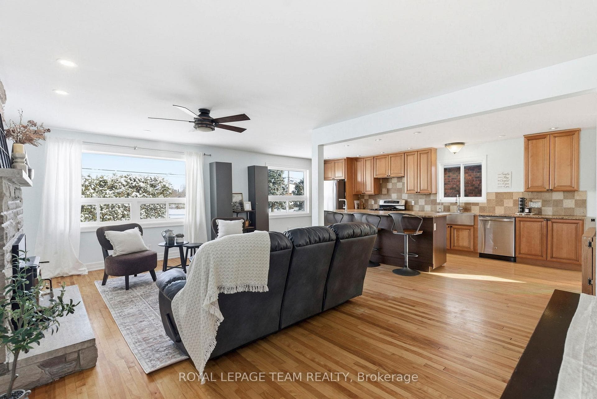 3246 Elizabeth Street photo 14