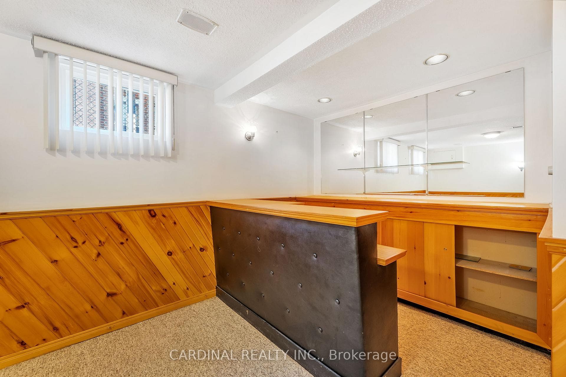 572 Sinclair Street photo 36