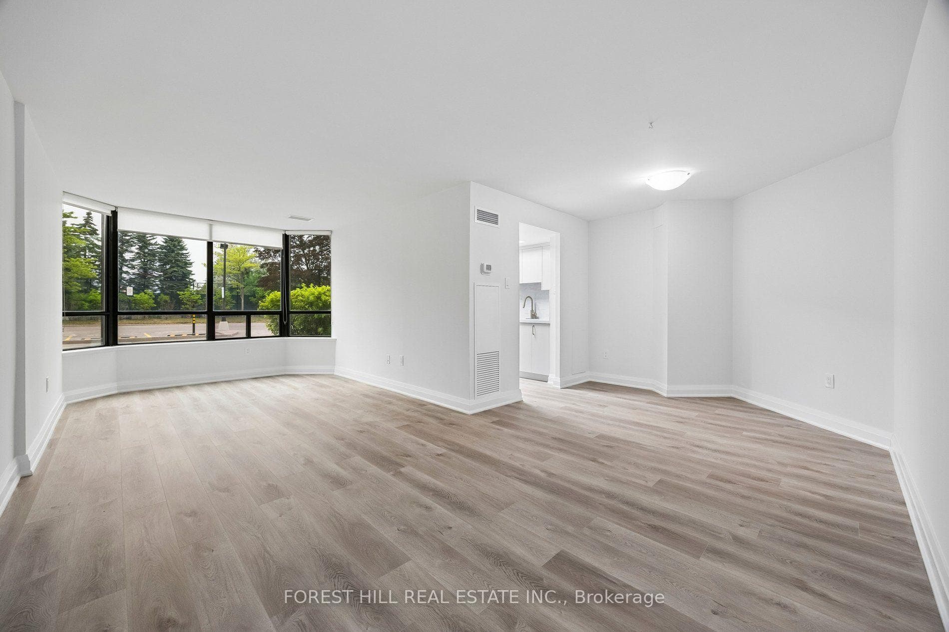 7420 Bathurst Street Unit 101 photo 5