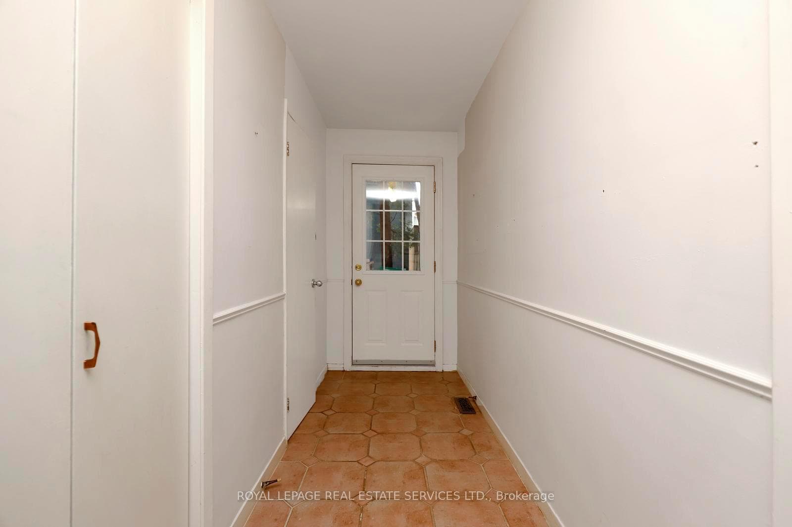 1492 Hillgrove Road photo 38