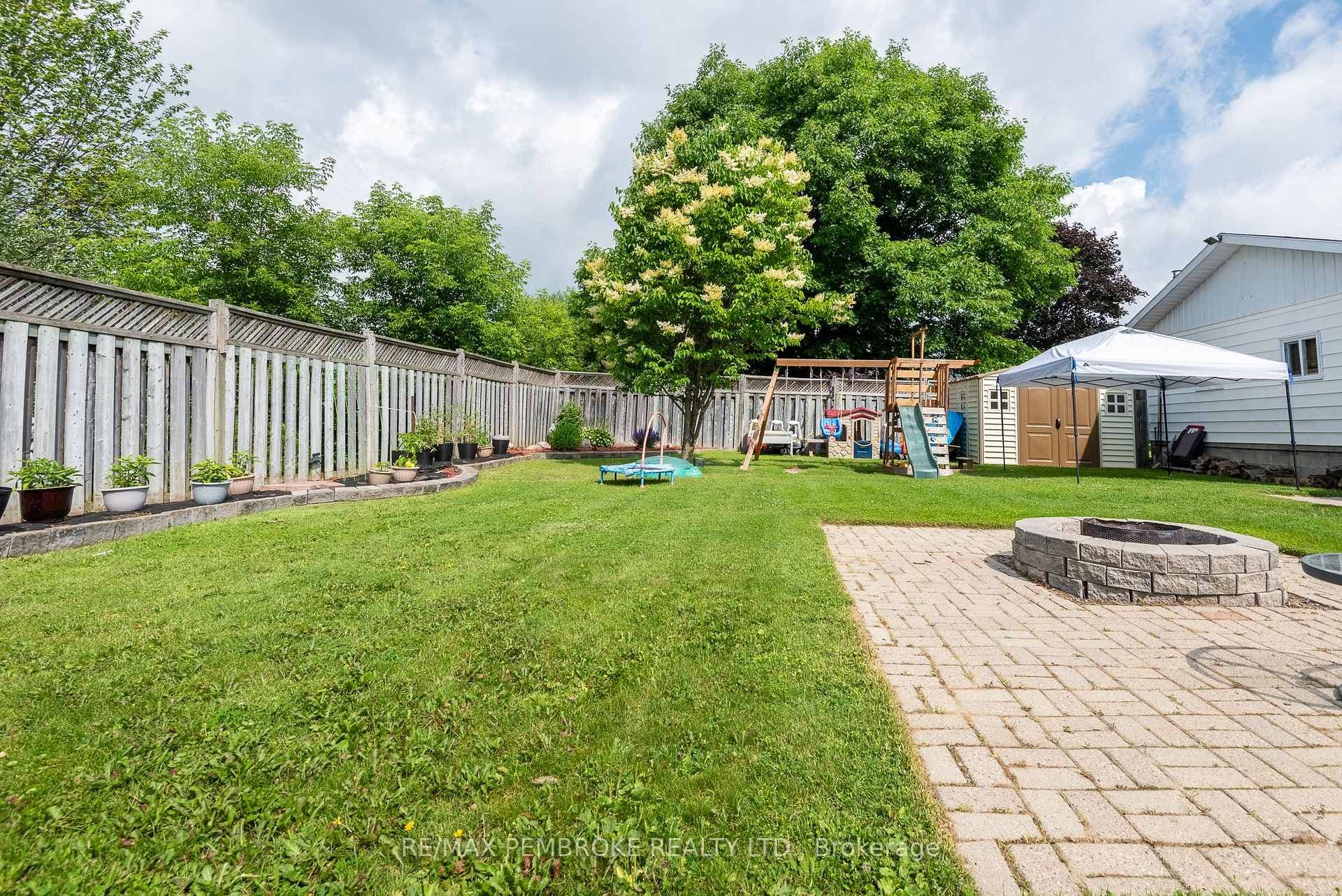 560 Boundary Road photo 36
