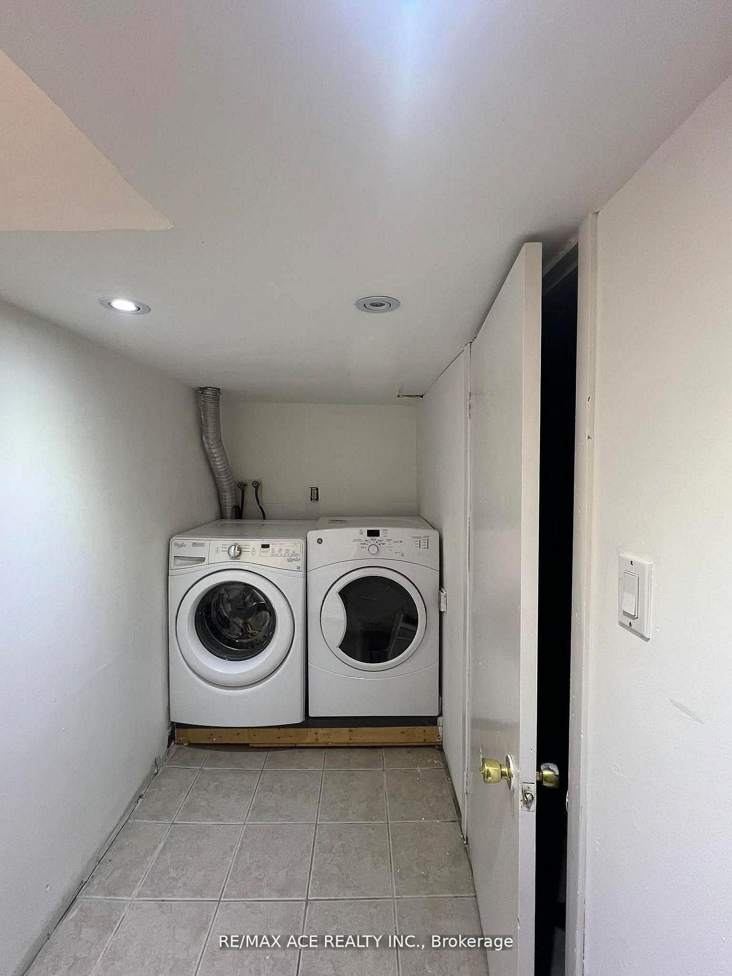 12 Mahoney Avenue photo 11