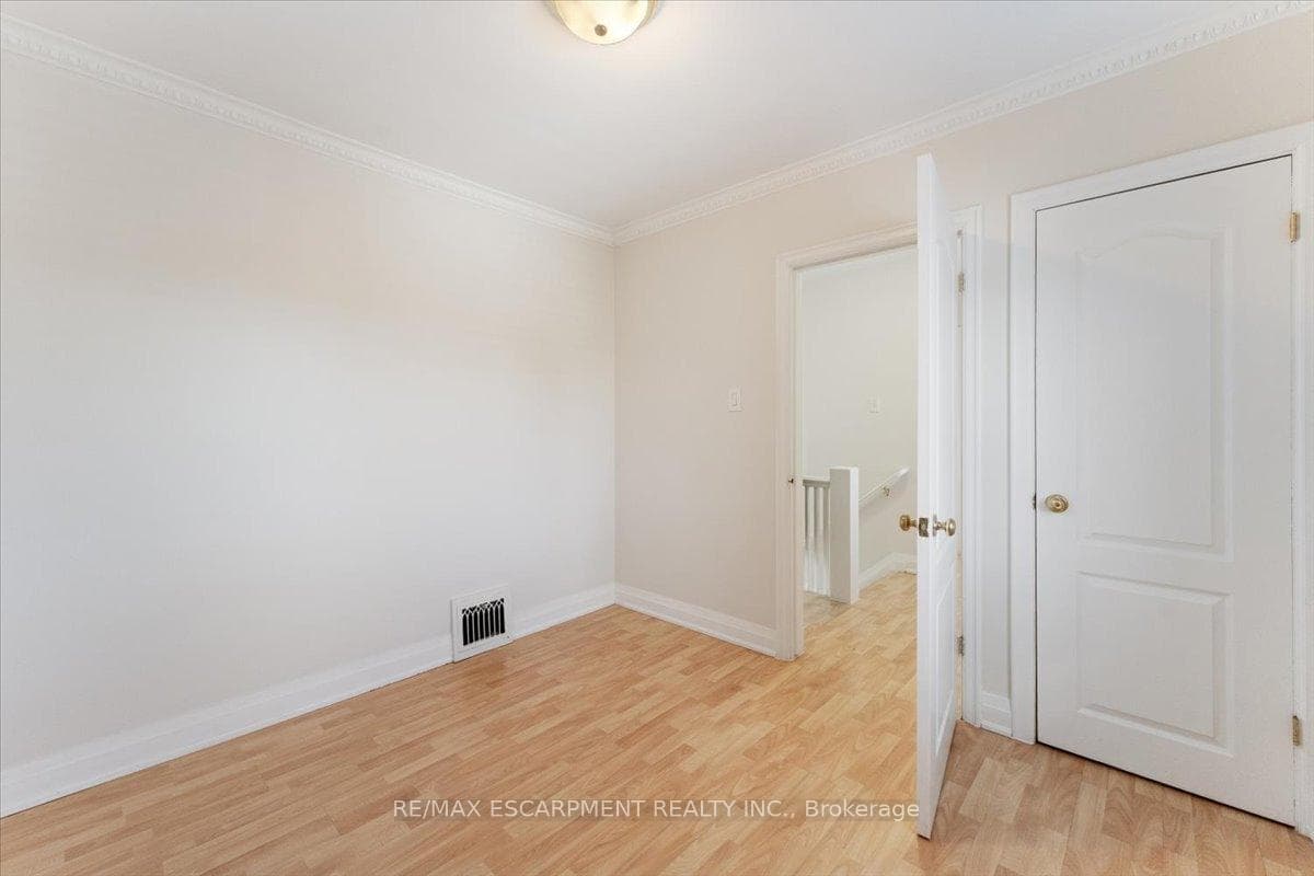 370 Paling Avenue photo 22
