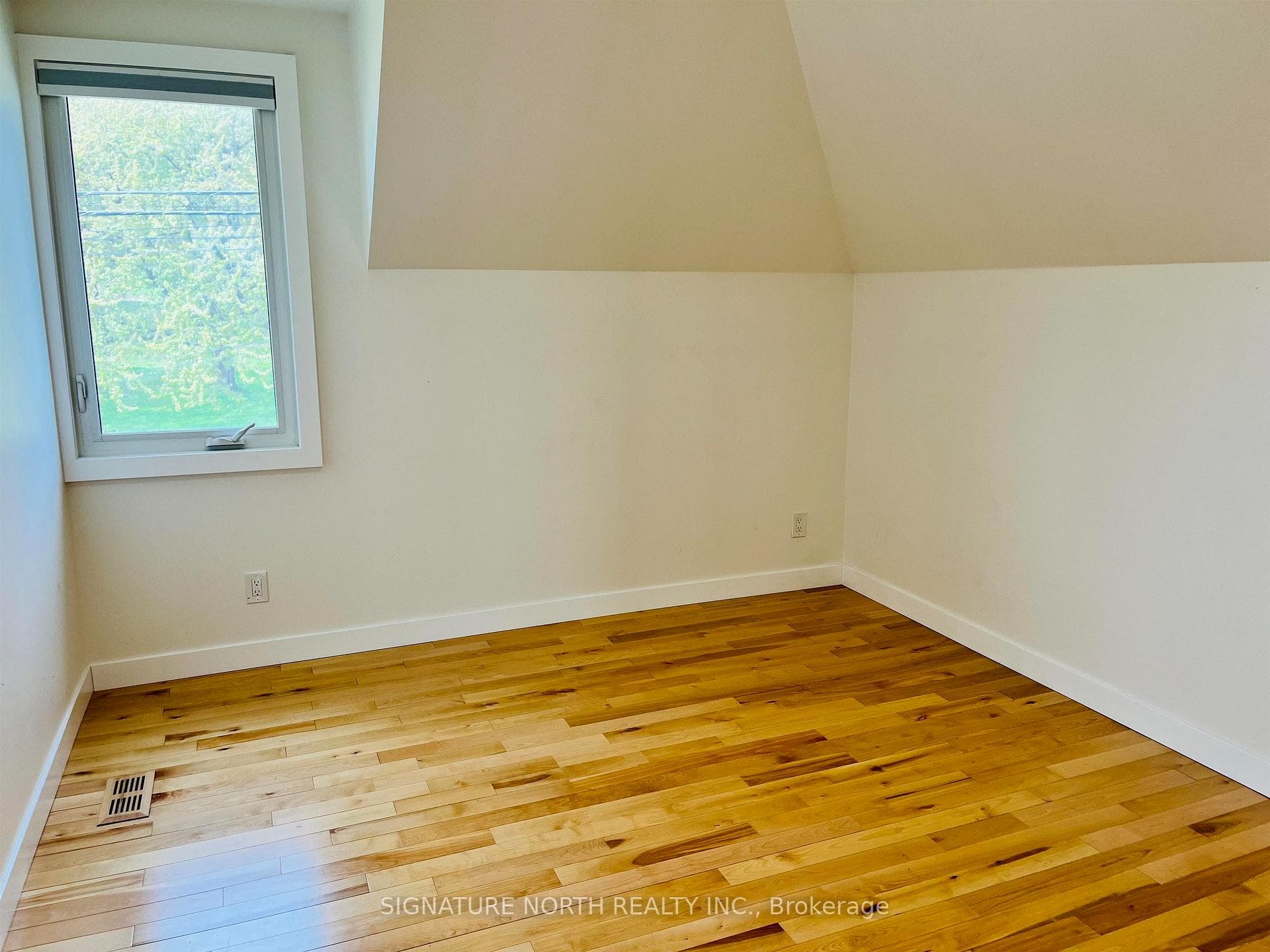 547 Court Street N photo 20