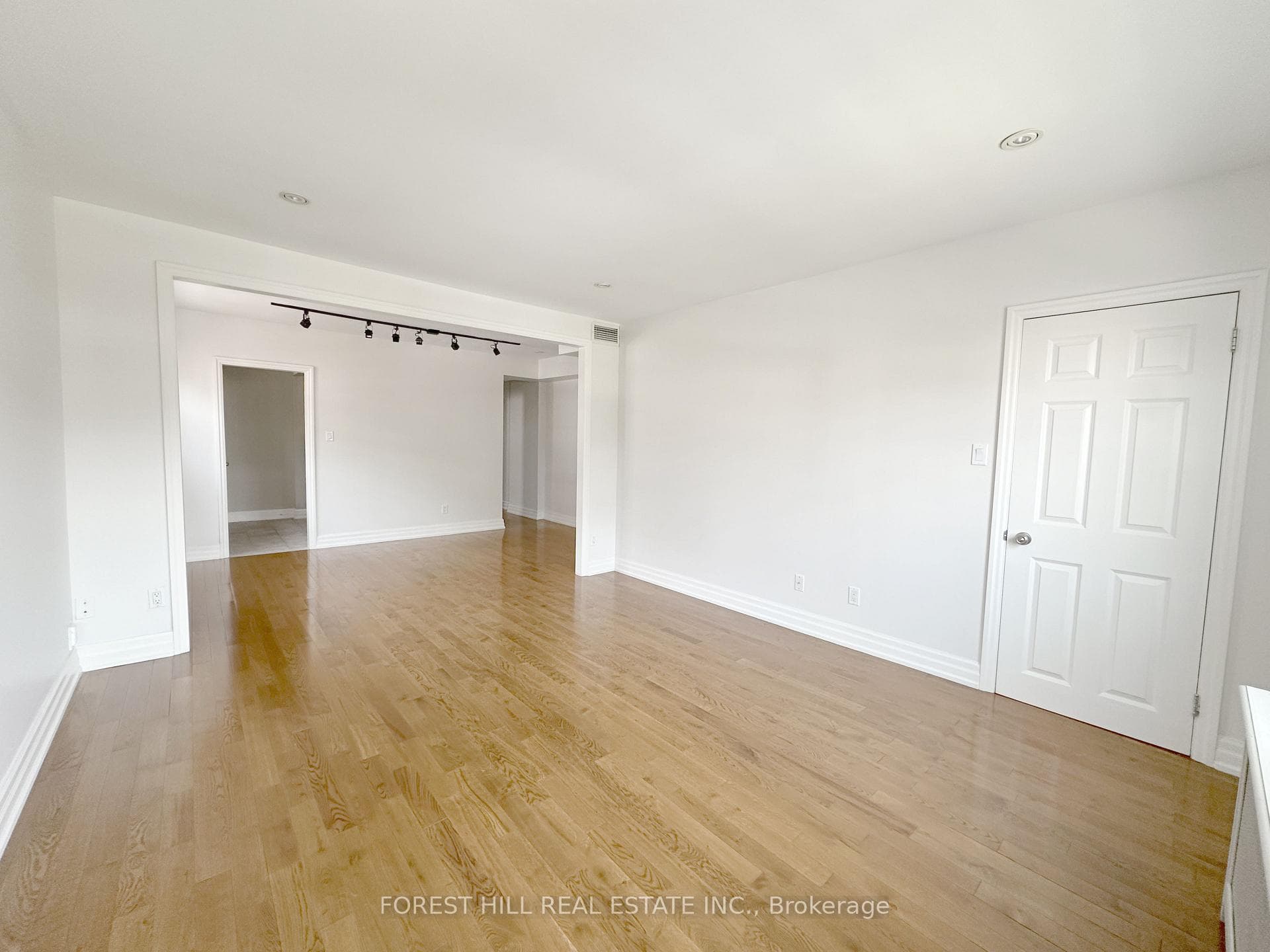 1003 Avenue Road Unit 2 (Upper) photo 4