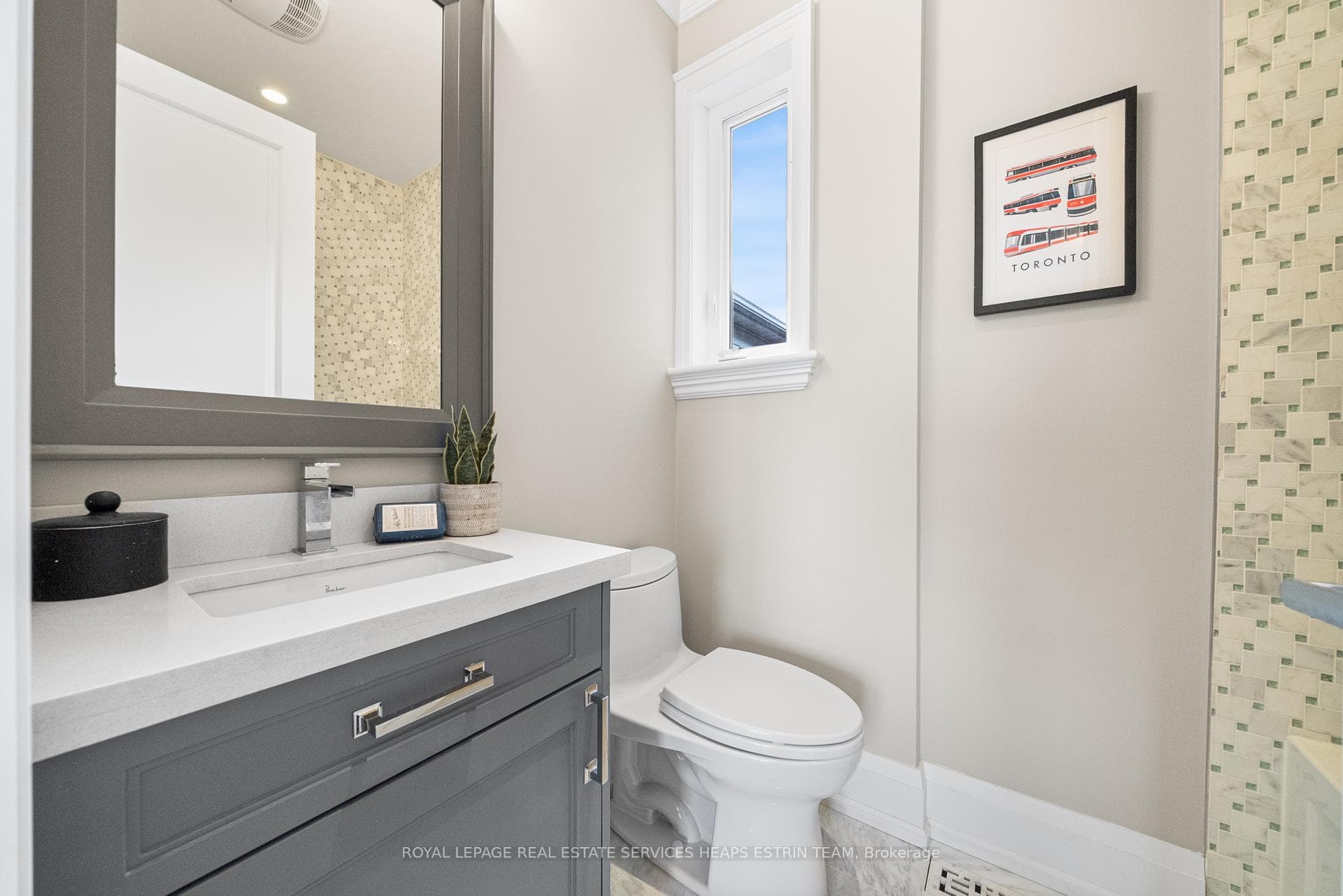 565 Broadway Avenue photo 22