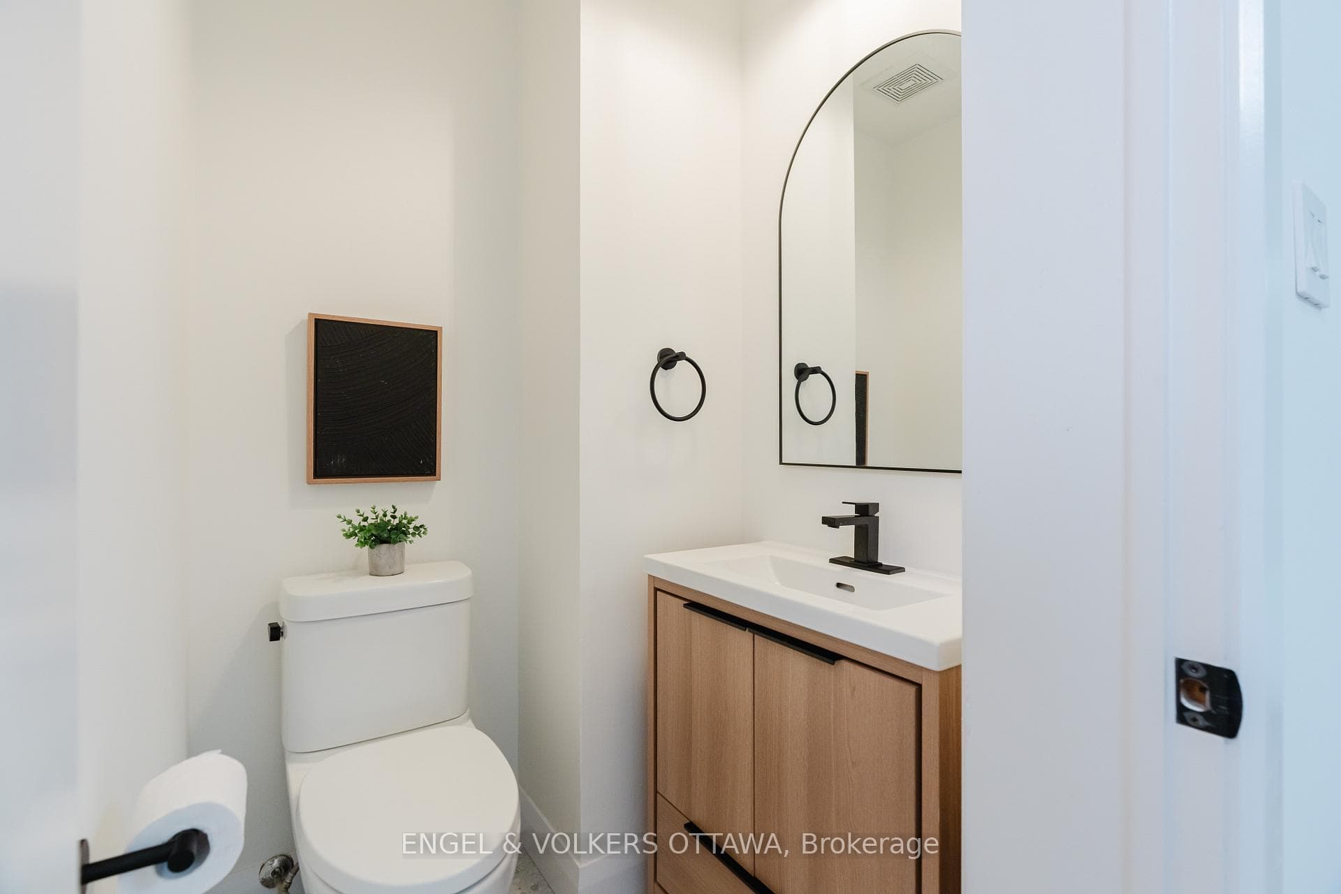 825 De Salaberry Street photo 23