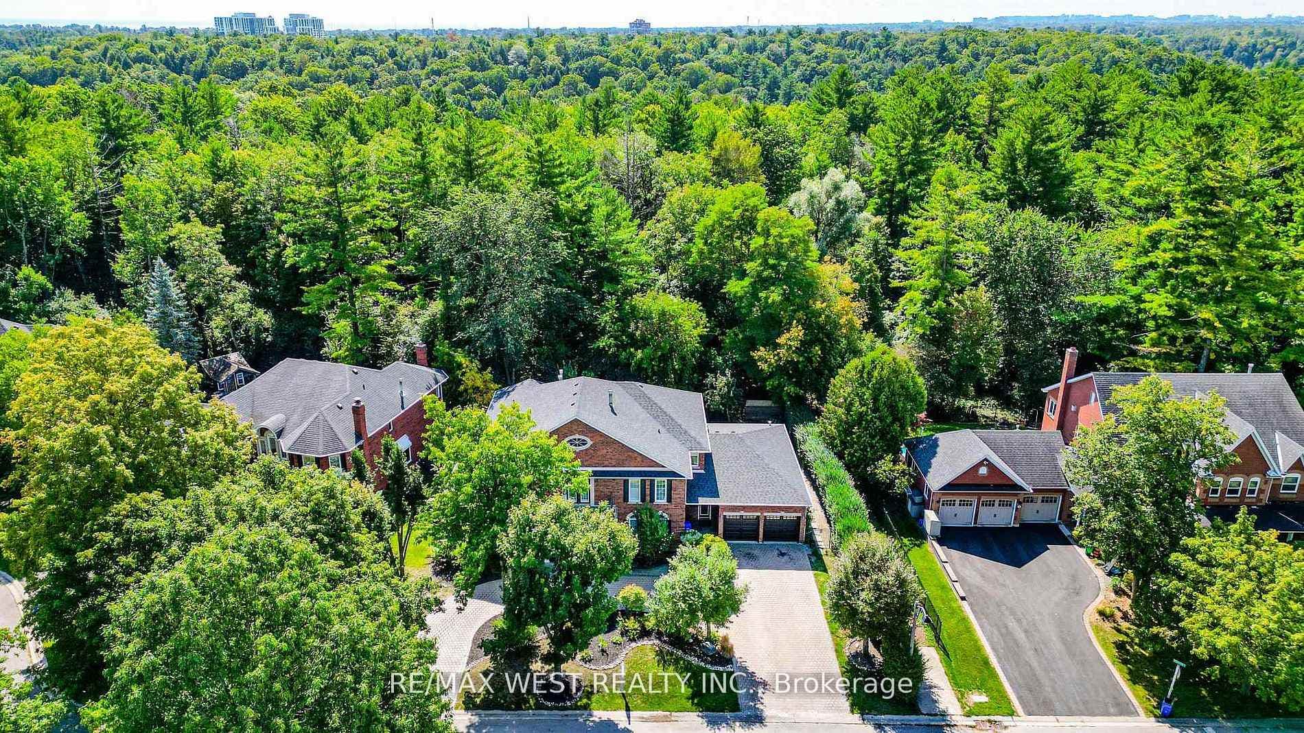 81 Woodview Drive photo 40