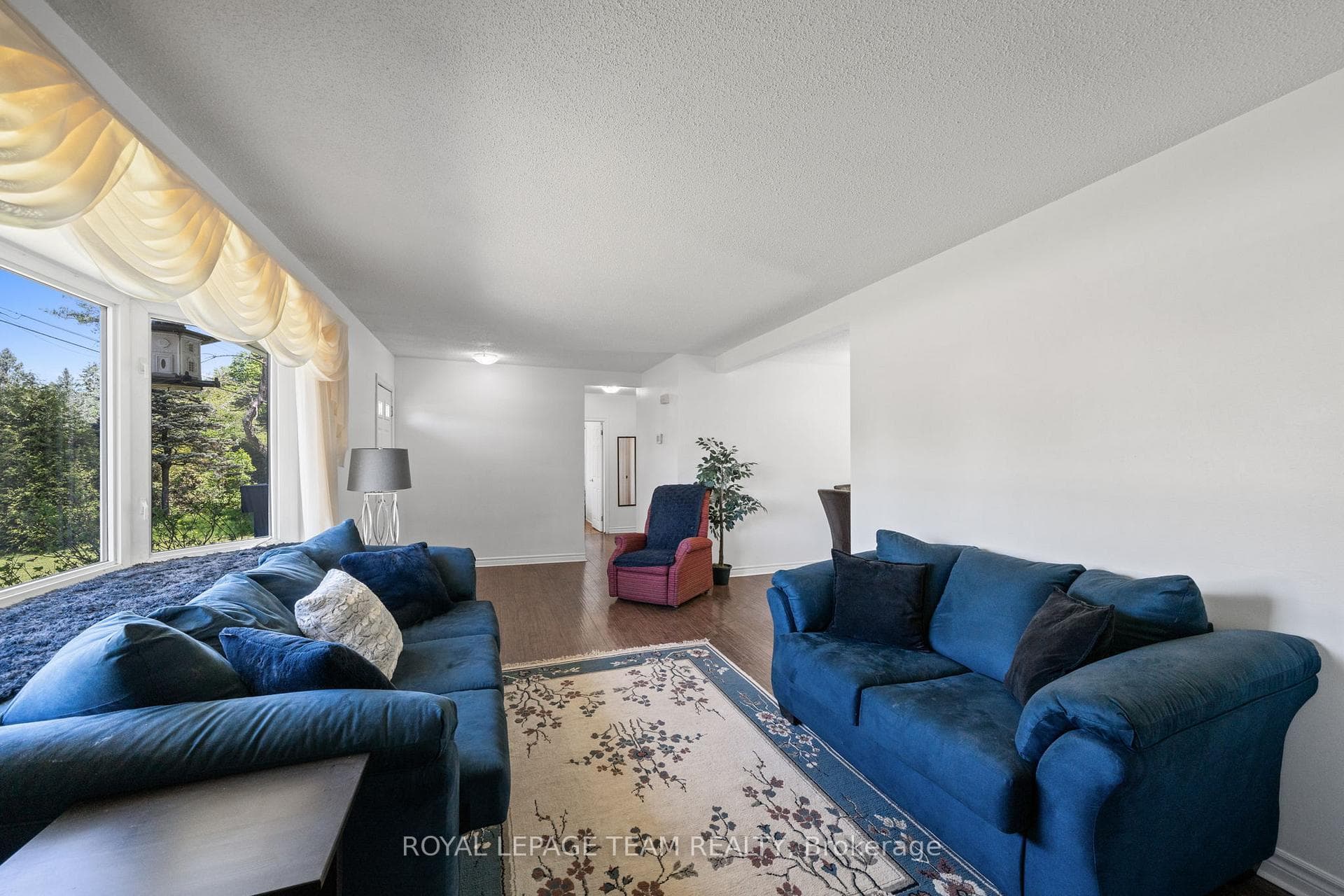 5643 Ficko Crescent photo 6