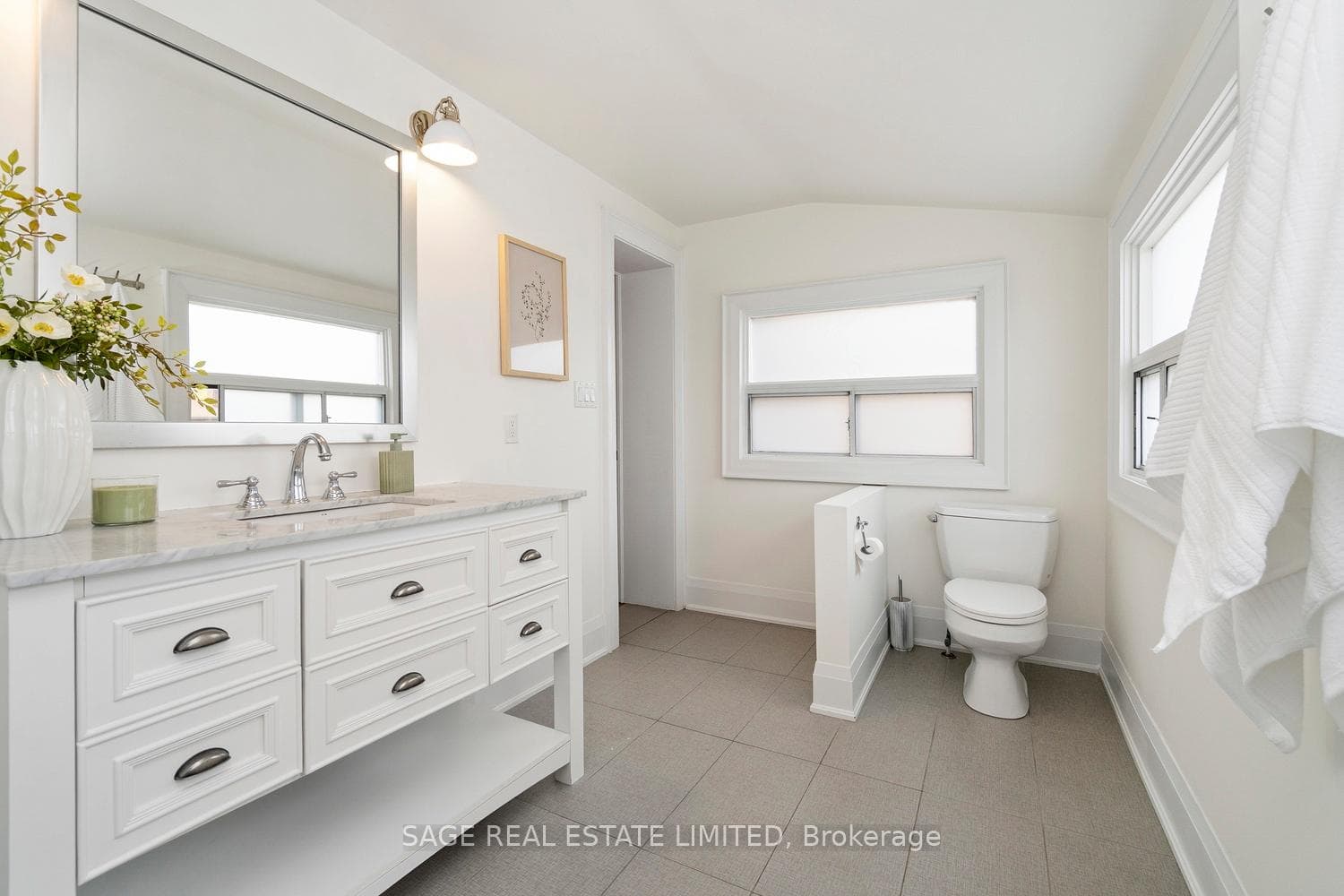 115 Westmount Avenue photo 28