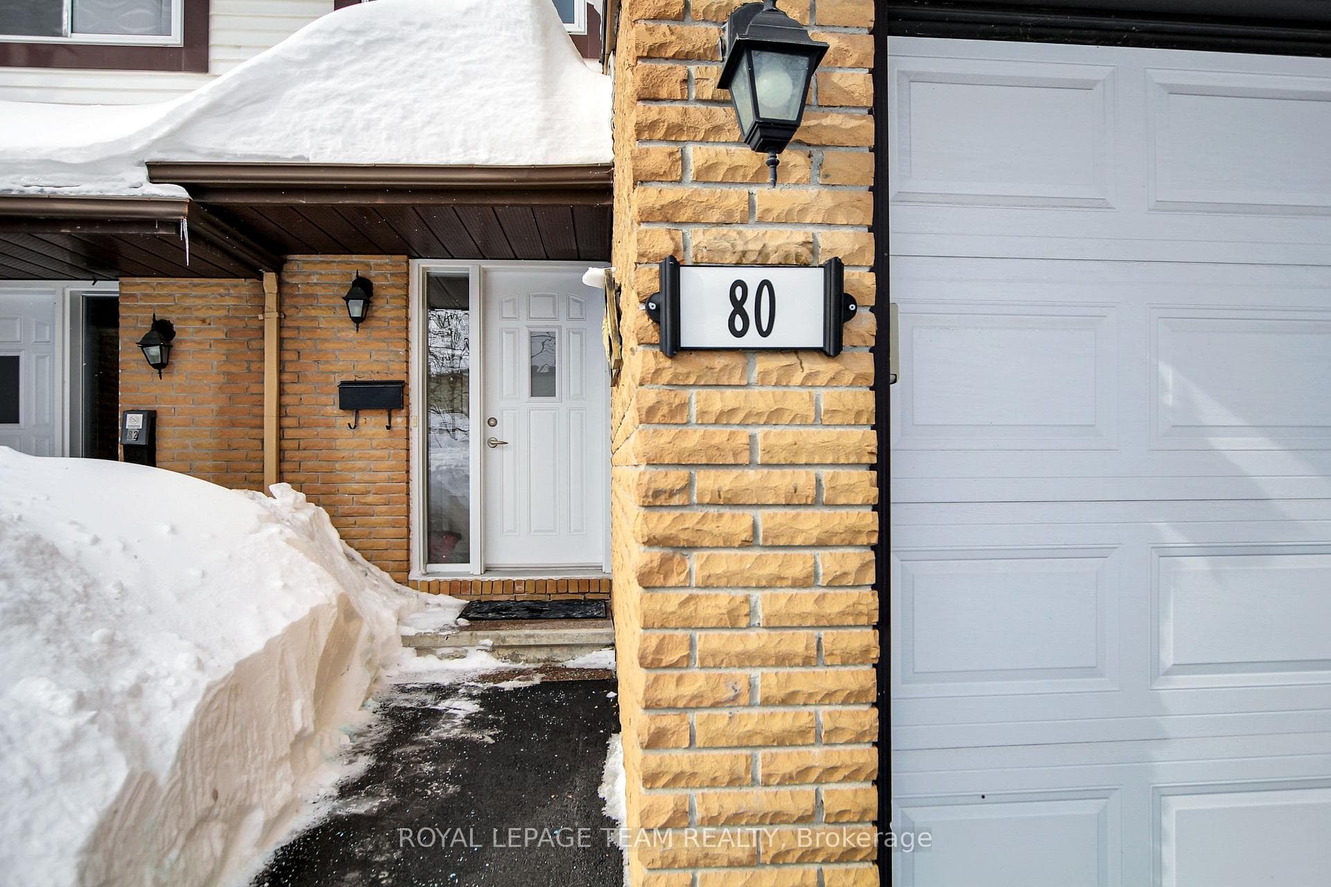 80 Stokes Crescent photo 2