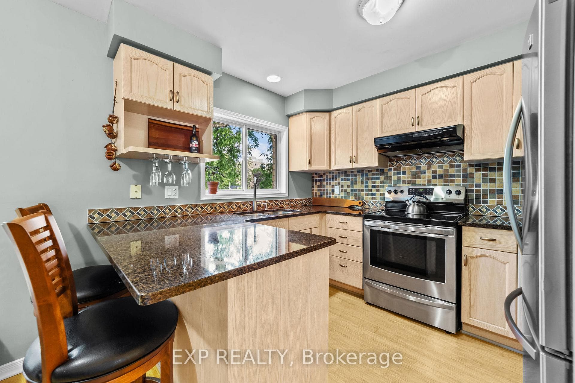 609 COLBORNE Street Unit 11 photo 14