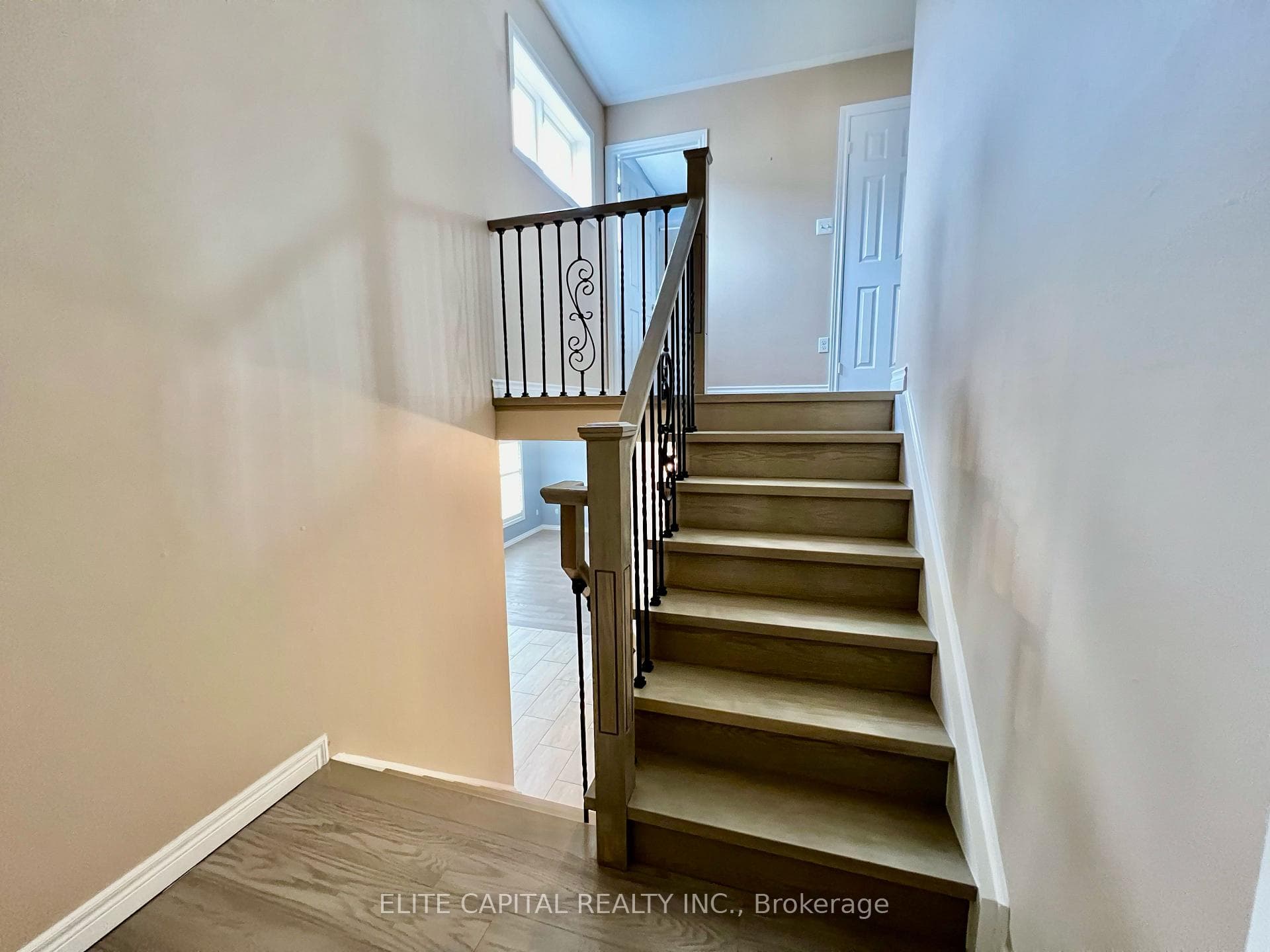 381 Wright Crescent photo 12