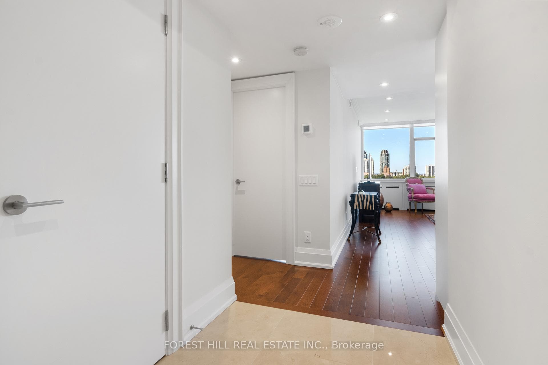 500 Avenue Road Unit 1401 photo 4