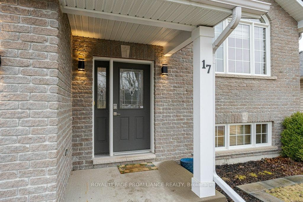 17 Kyle Court photo 5