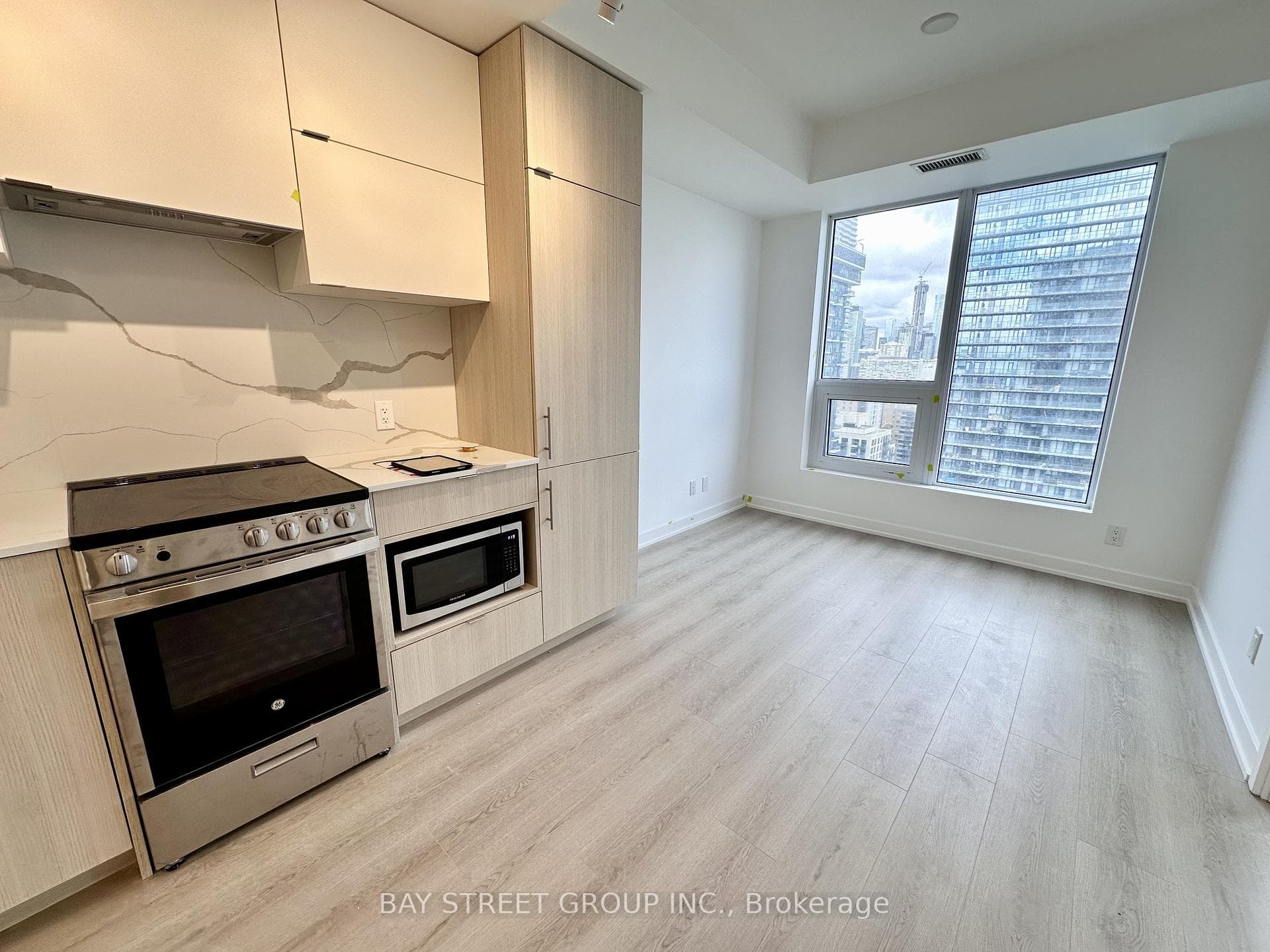 100 Queen Street Unit 2702 photo 4