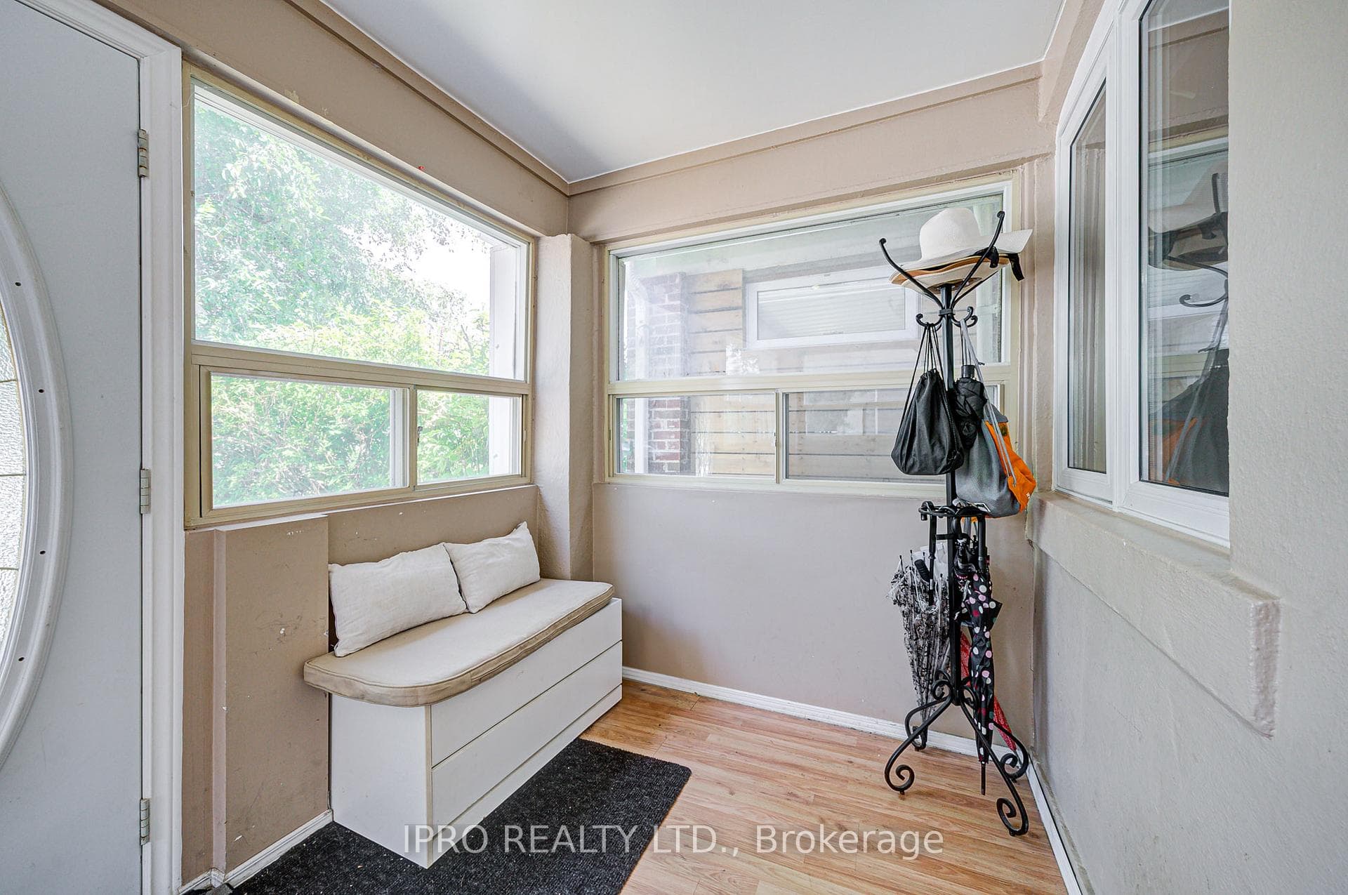 287 Queensdale Avenue photo 4