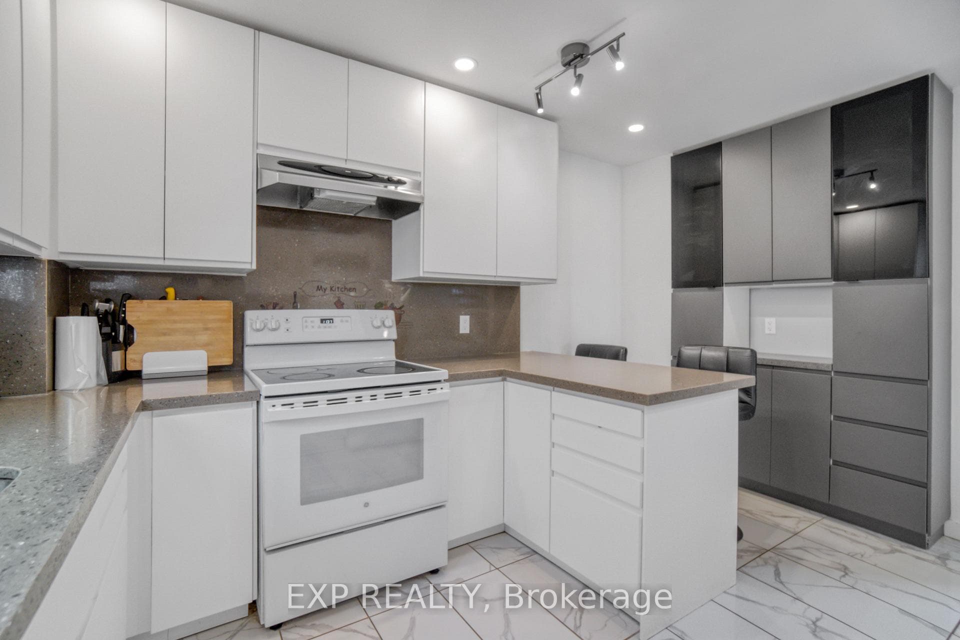 111 Morton Way photo 11