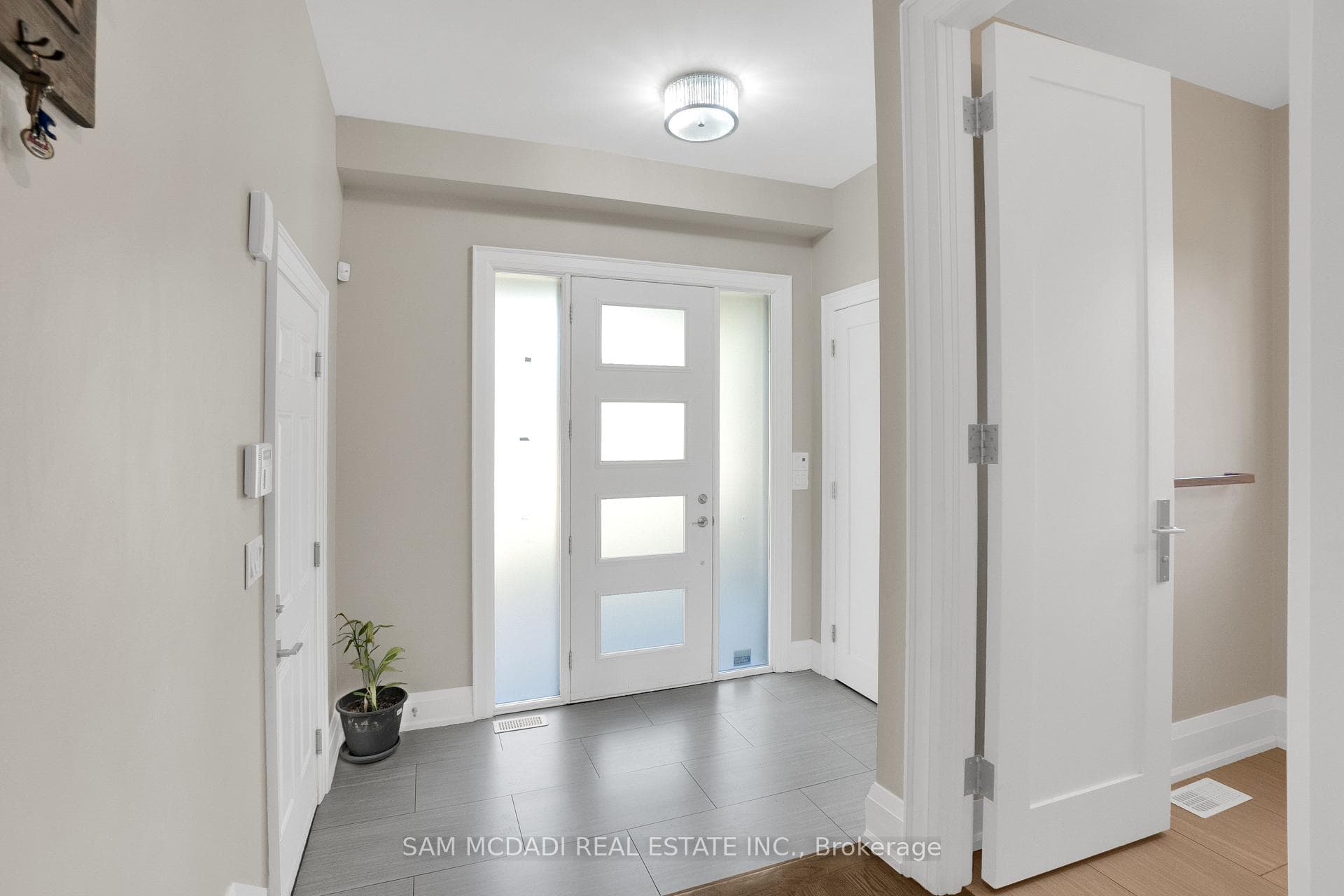 1196 Strathy Avenue photo 4