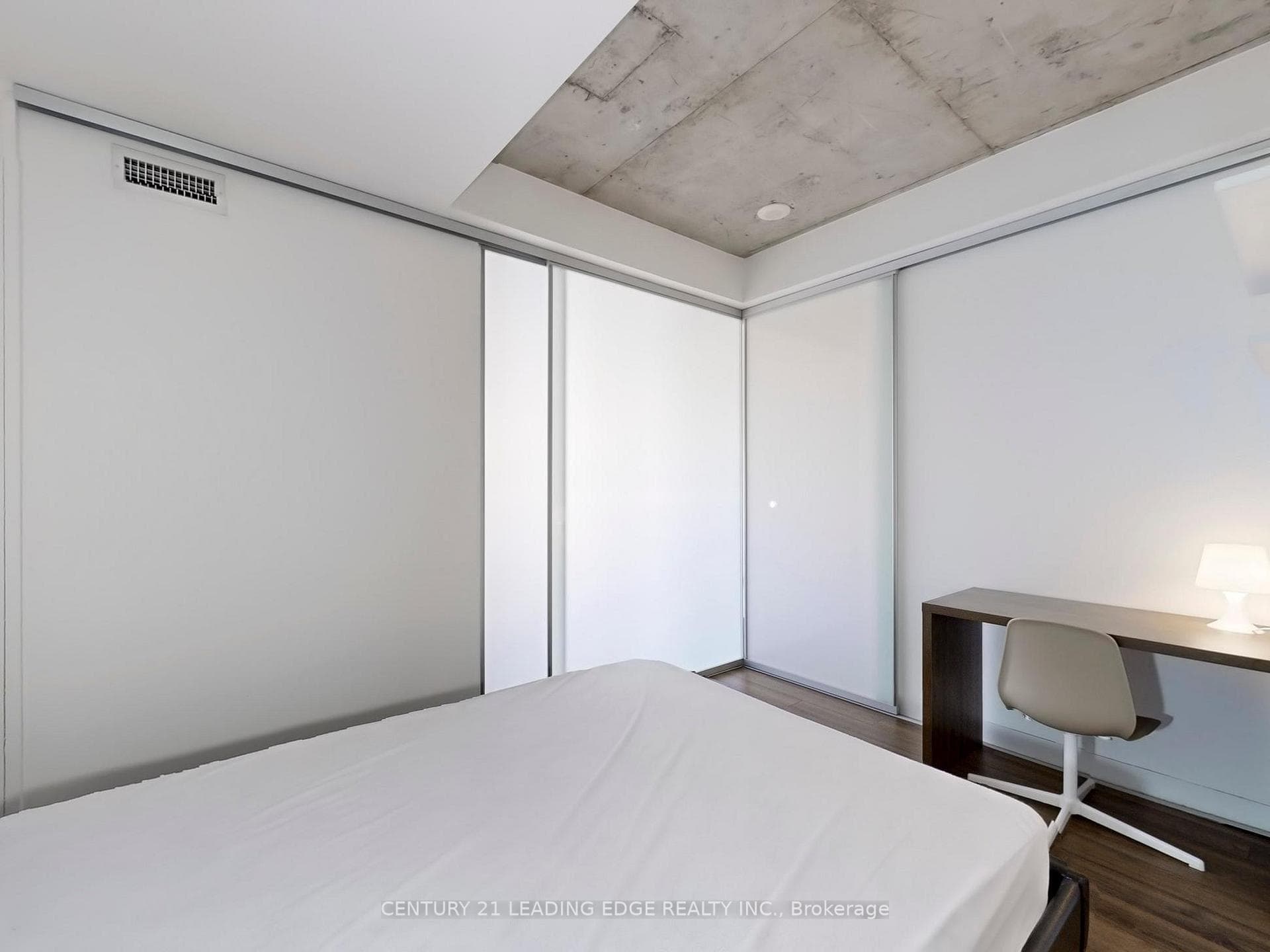 210 Simcoe Street Unit 1012 photo 12