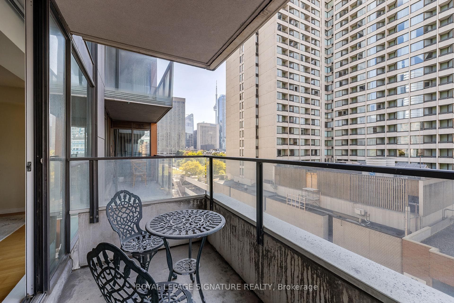 111 Elizabeth Street Unit 915 photo 9