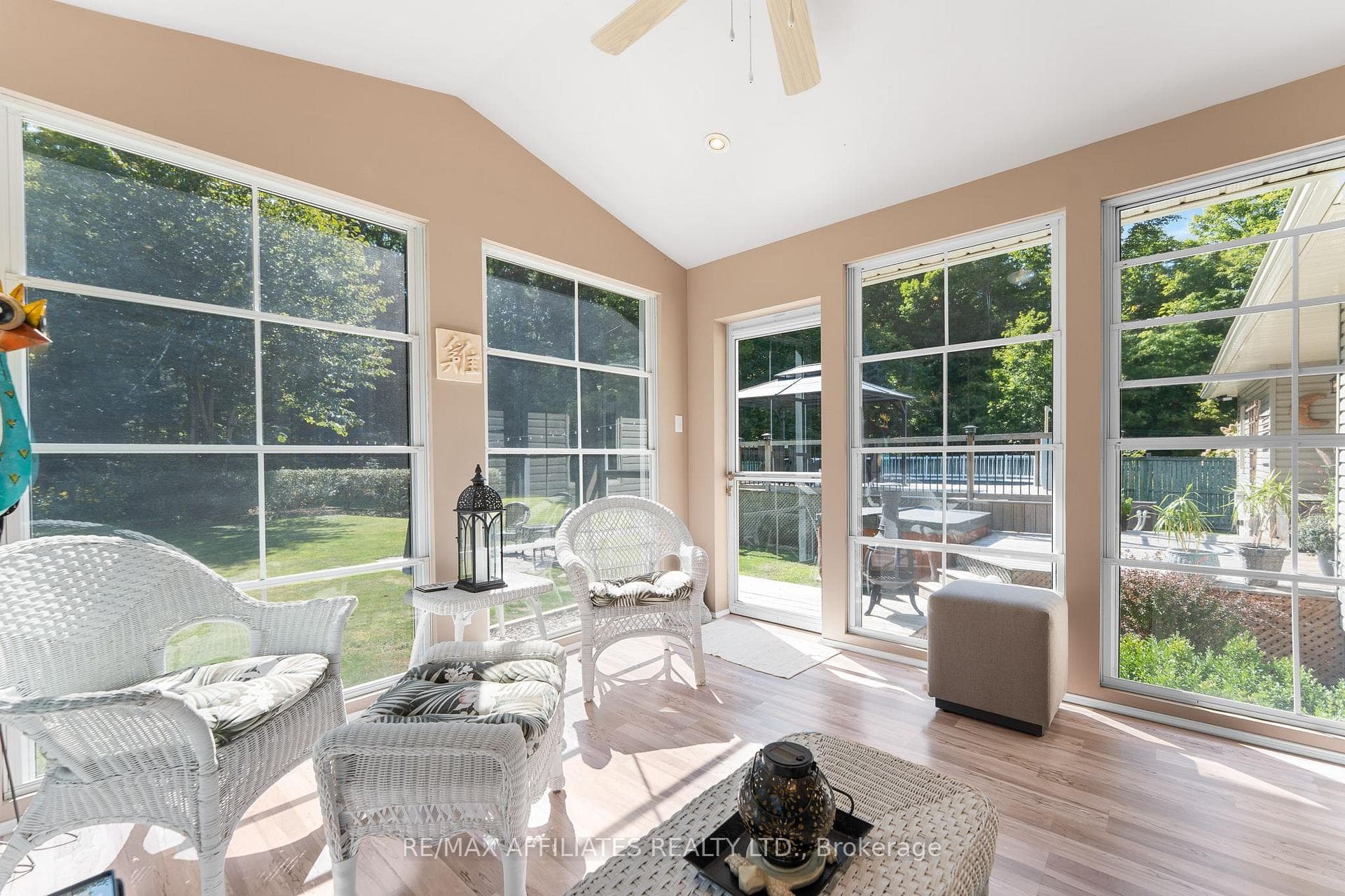 Sunroom w/High Quality Windows w/Screens
